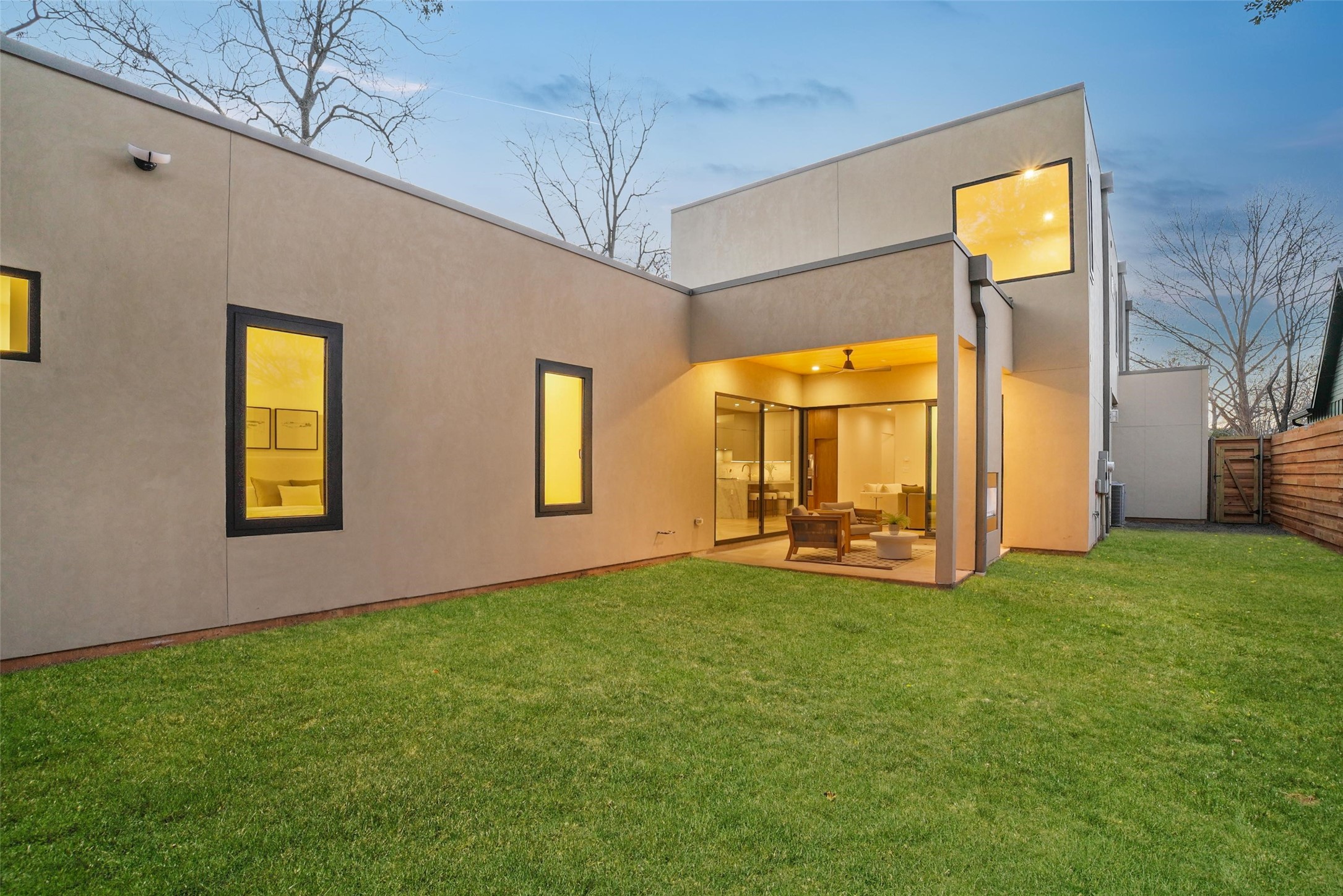 8650 San Fernando Way