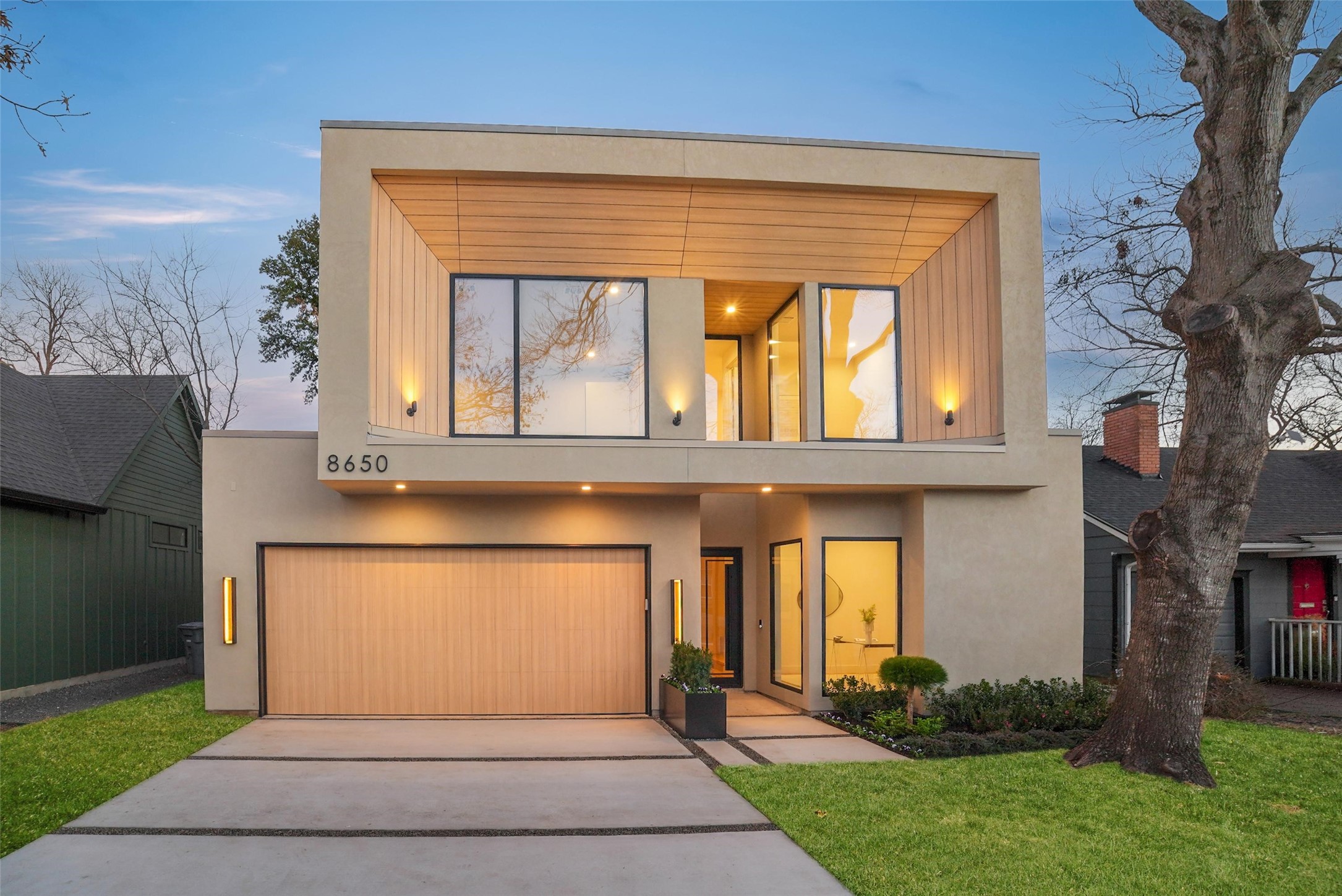 8650 San Fernando Way