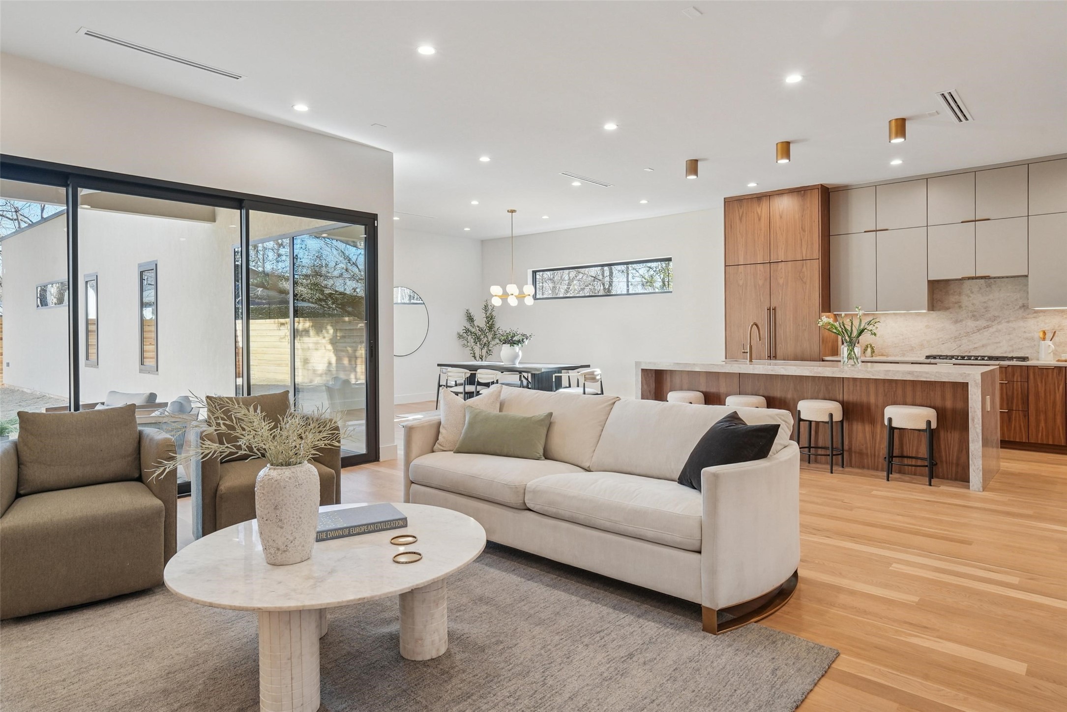 8650 San Fernando Way