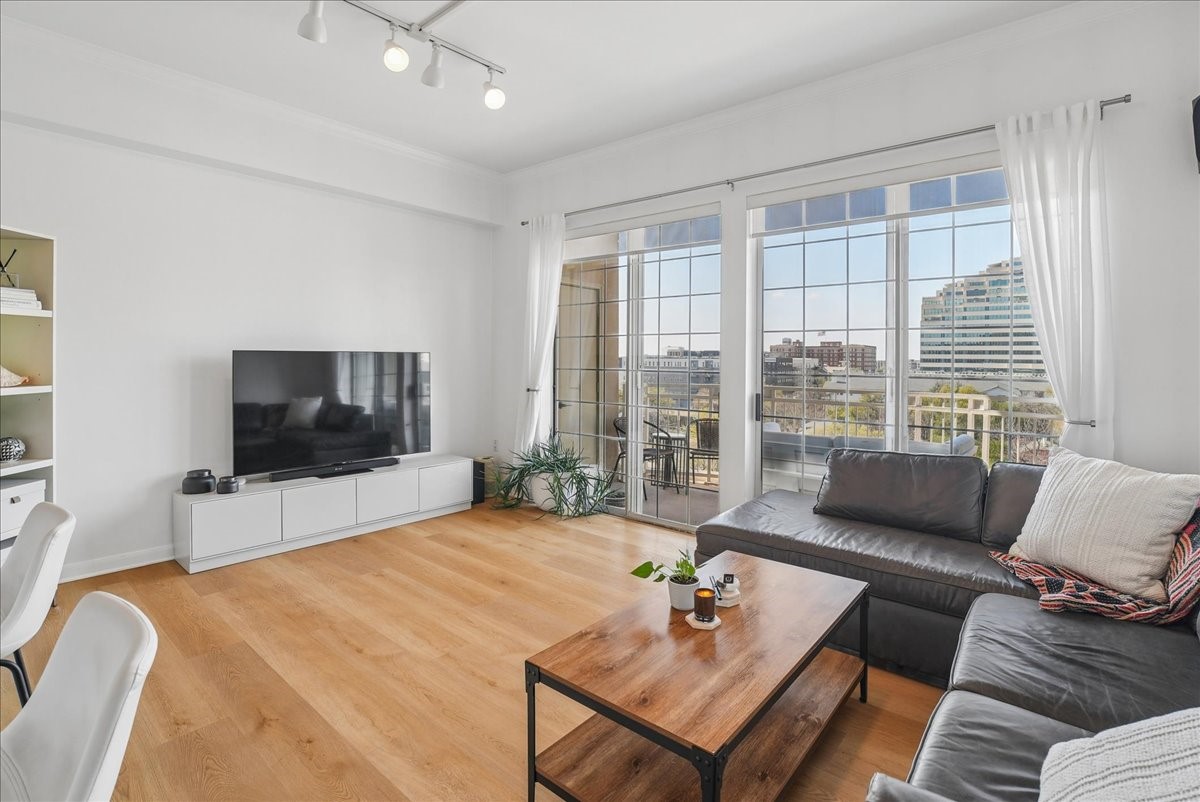 3225 Turtle Creek Boulevard 832