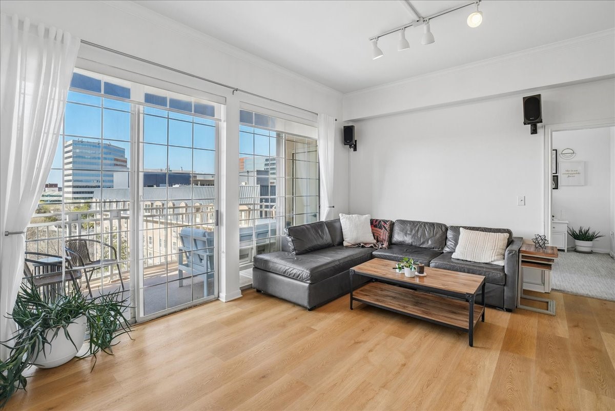 3225 Turtle Creek Boulevard 832