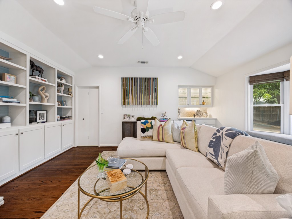 4107 Lomita Lane