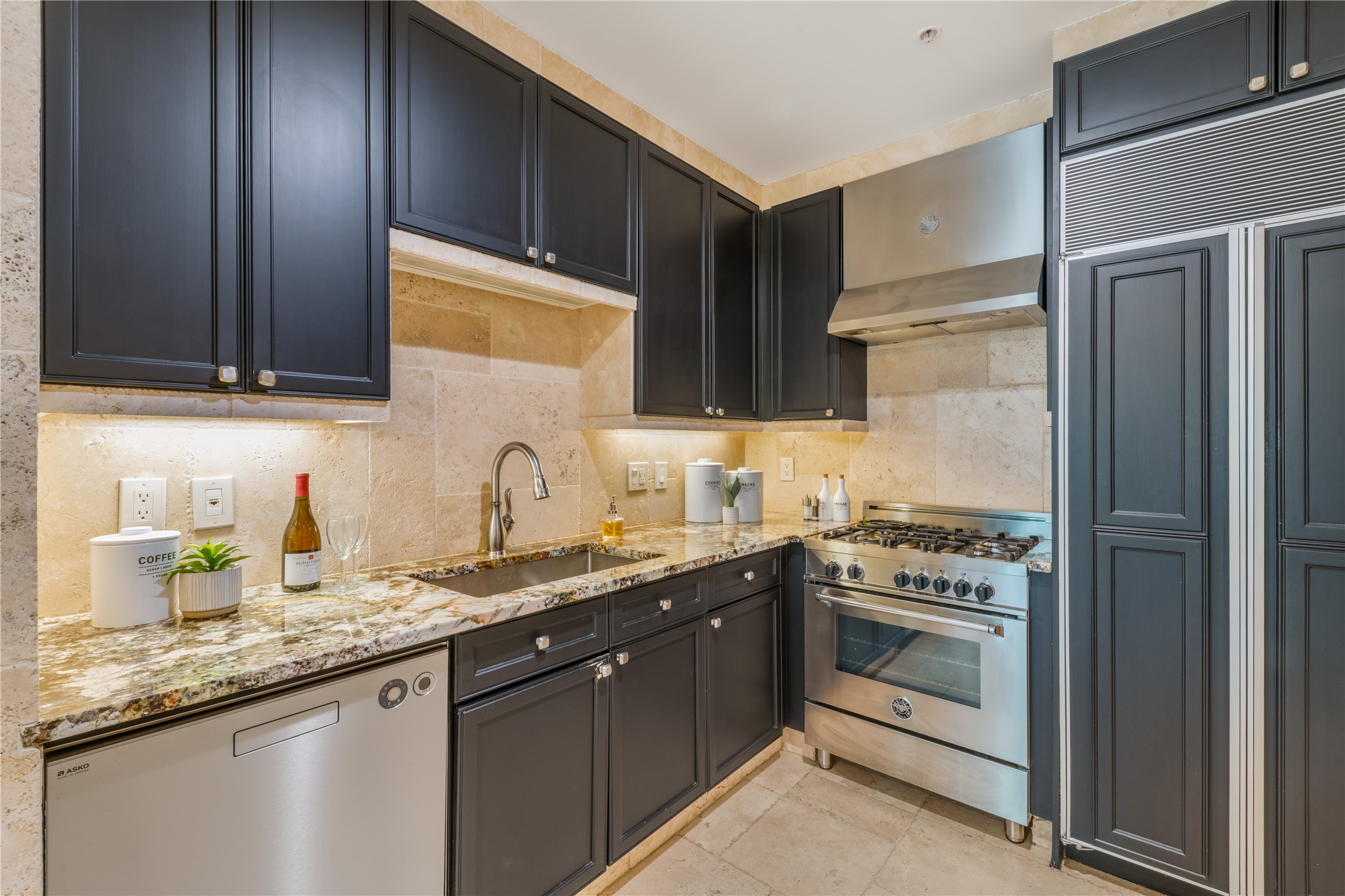 3401 Lee Parkway 104