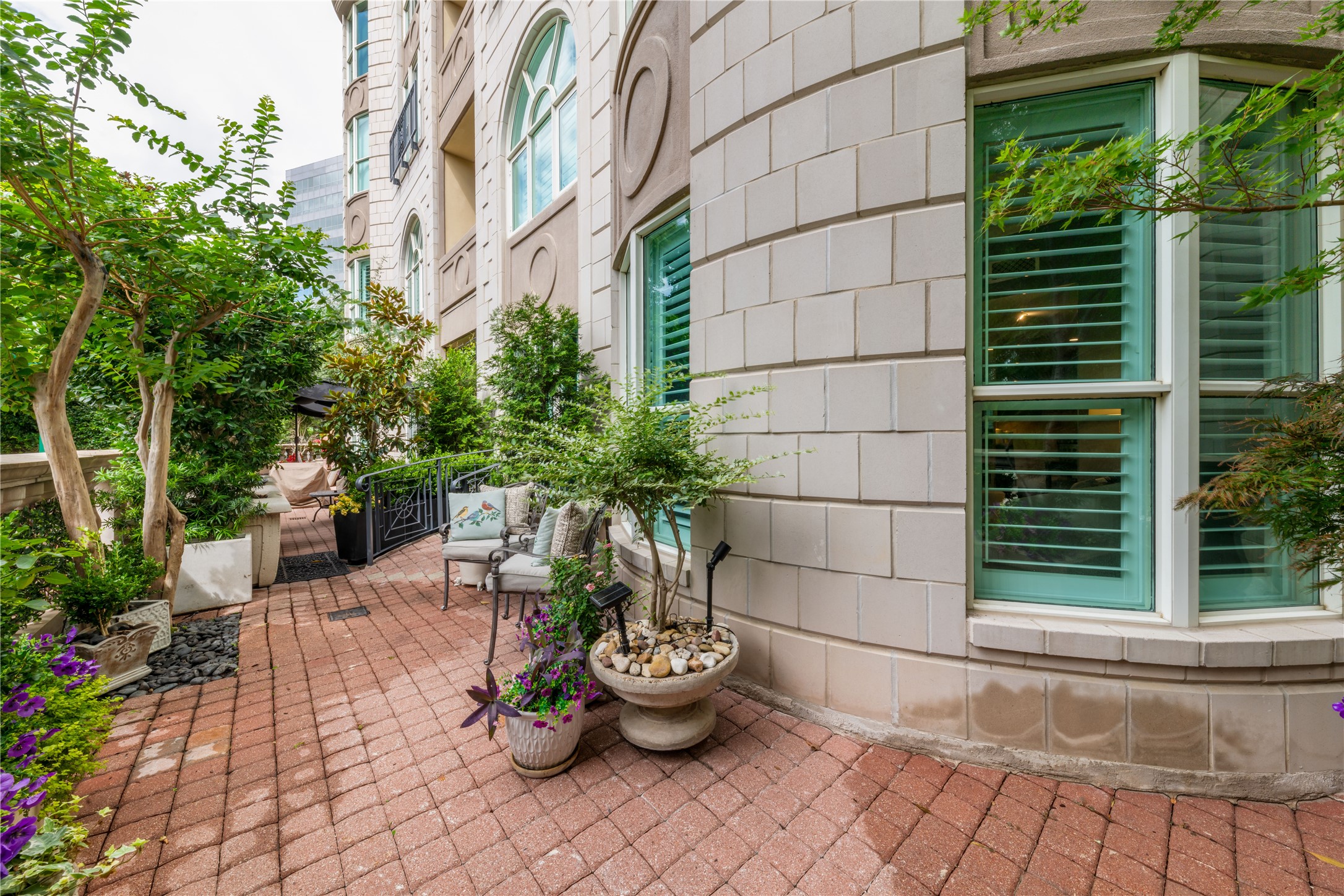 3401 Lee Parkway 104