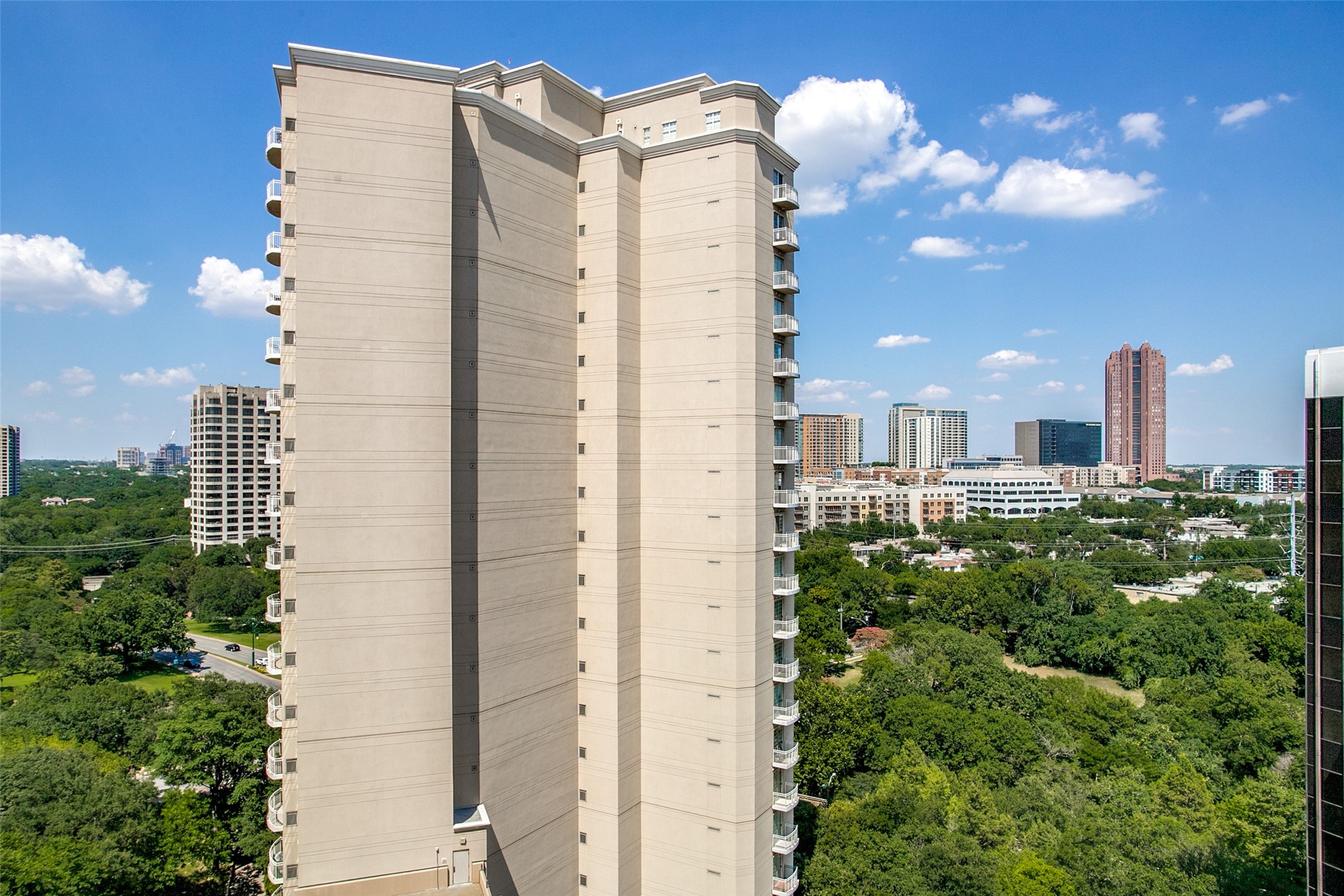 3225 Turtle Creek Boulevard 716