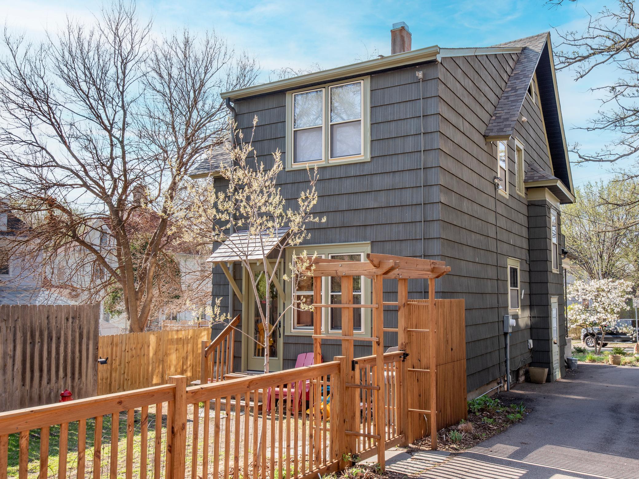 85 Clarence Avenue SE