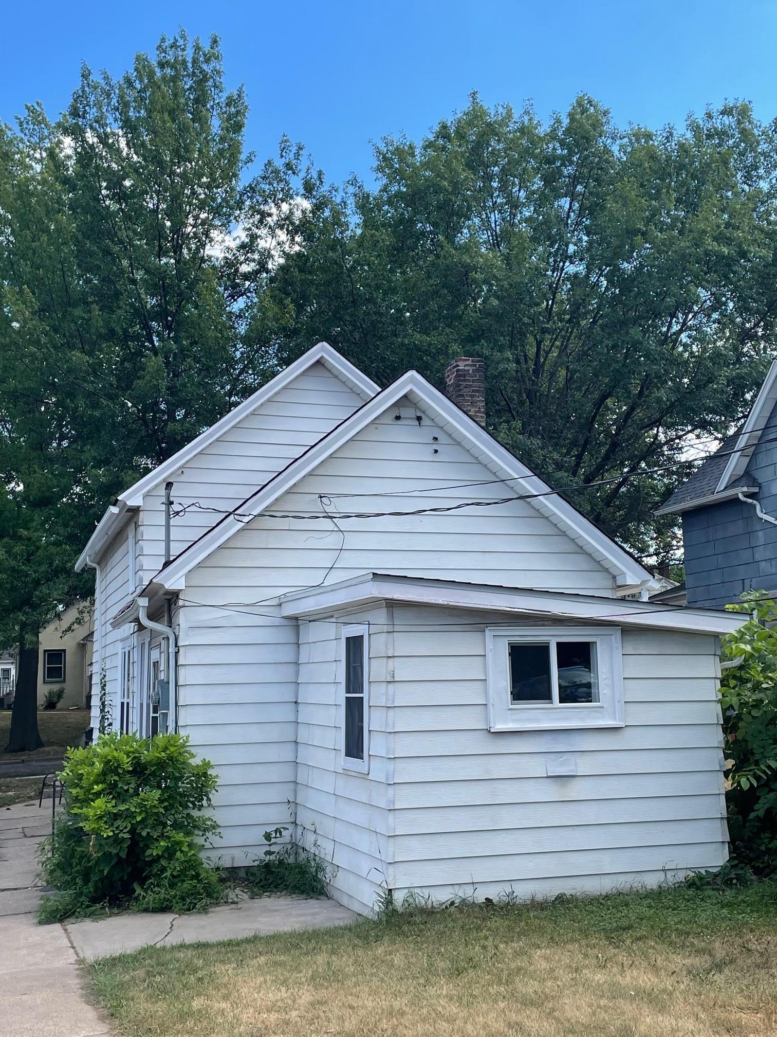 81 Rose Avenue E