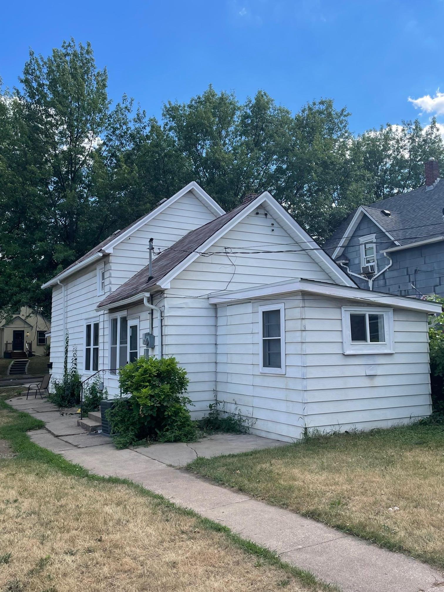 81 Rose Avenue E