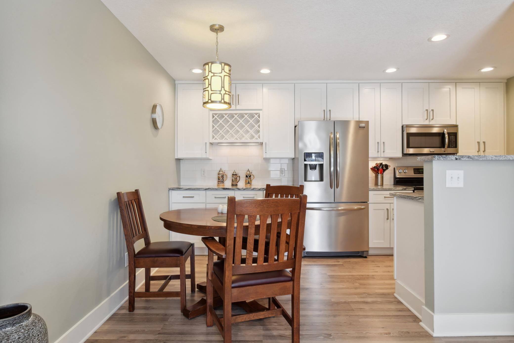 205 Barry Avenue S Unit: 210