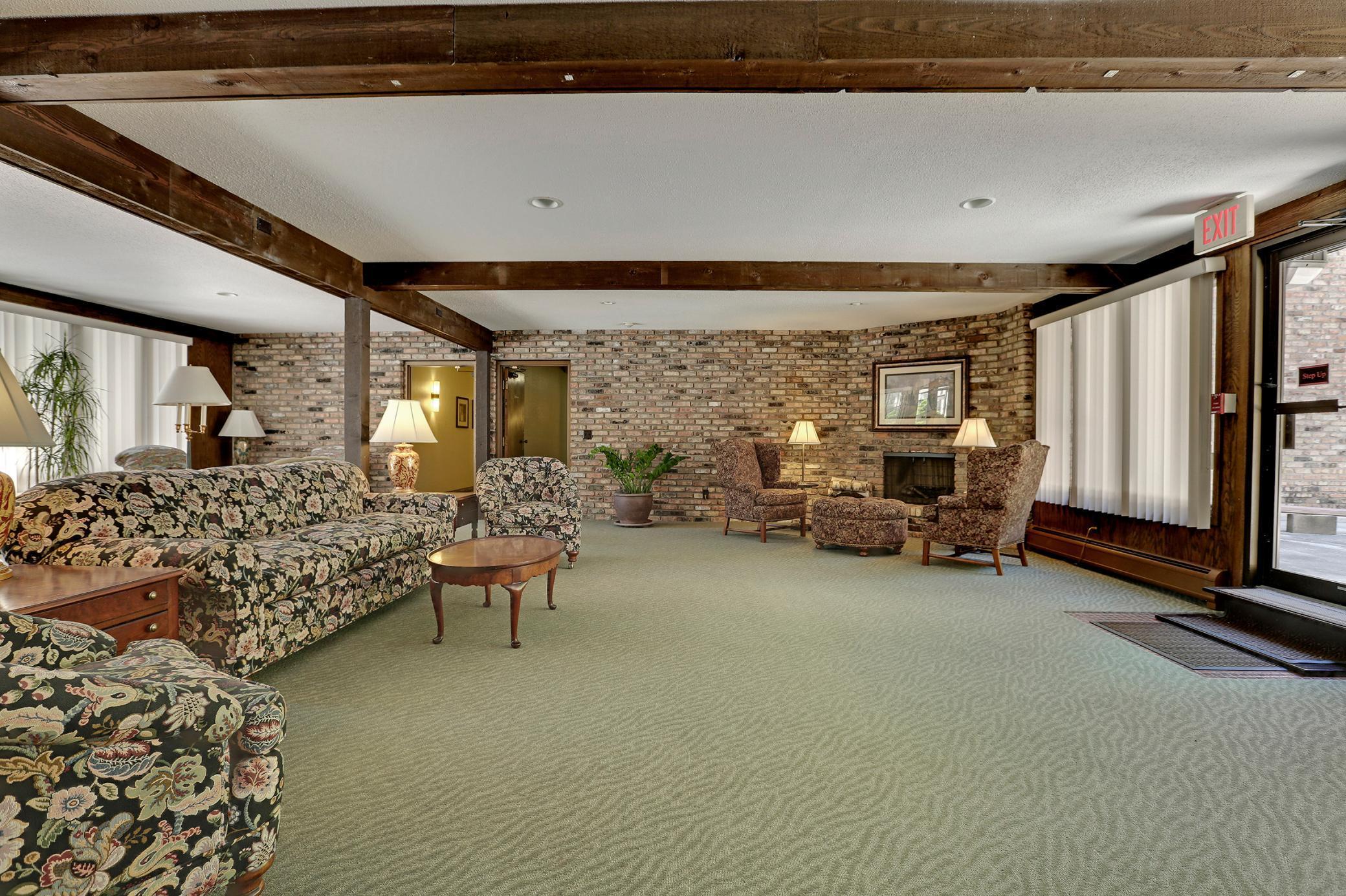 205 Barry Avenue S Unit: 210