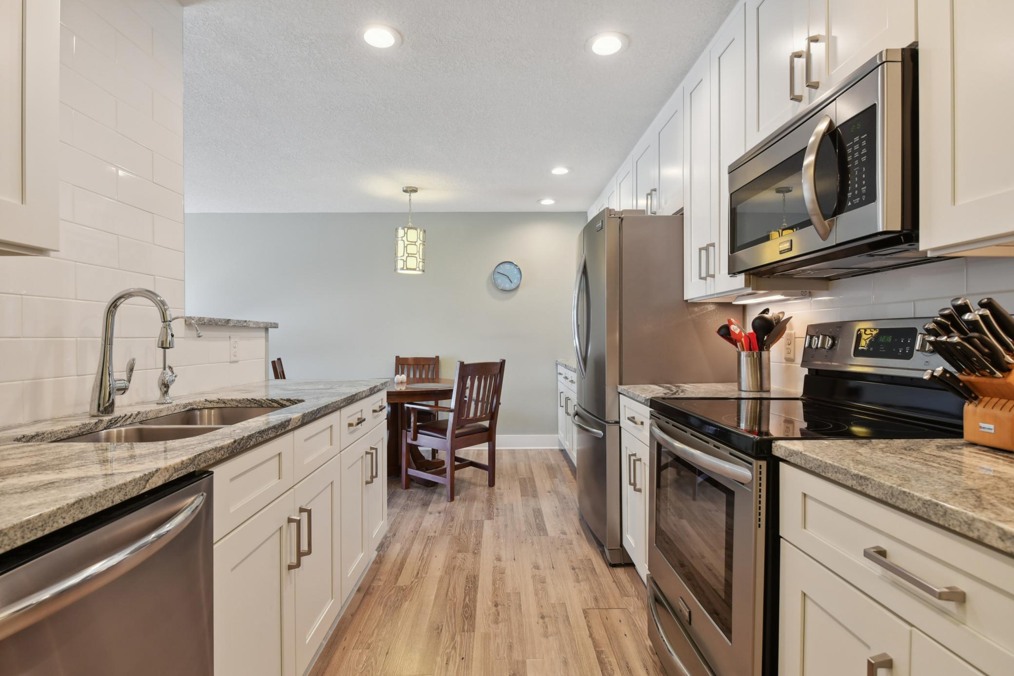 205 Barry Avenue S Unit: 210