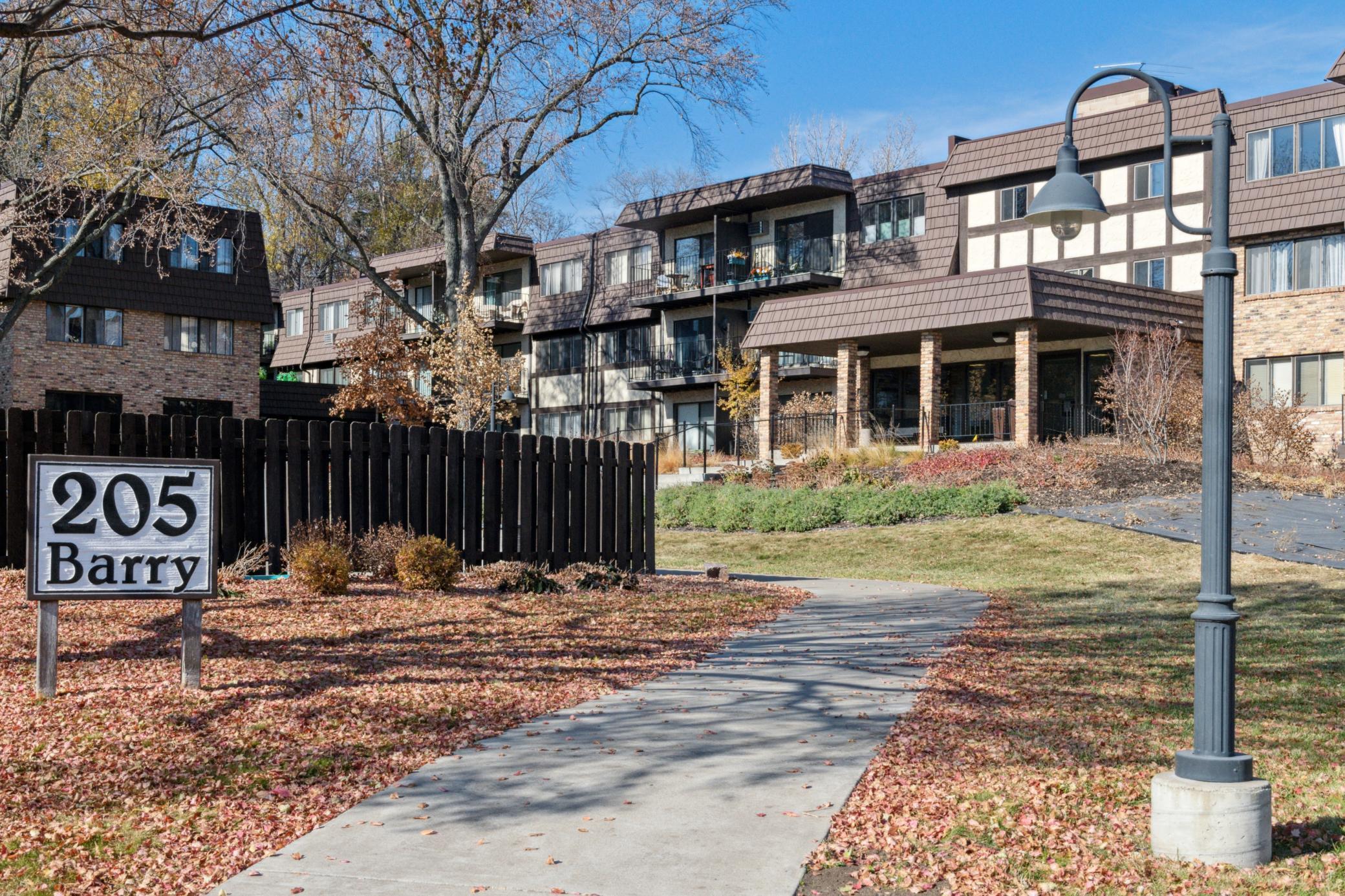 205 Barry Avenue S Unit: 210
