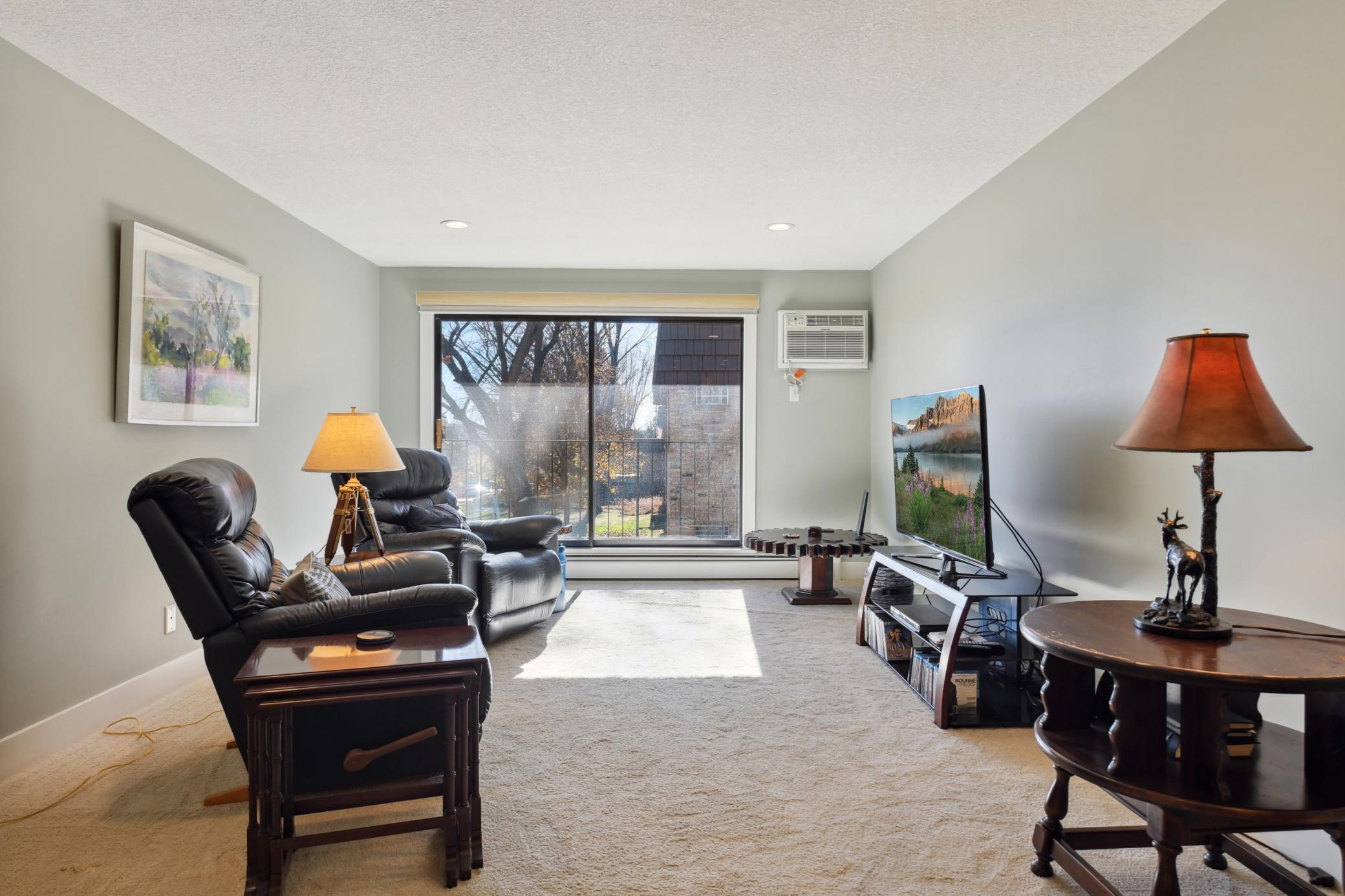 205 Barry Avenue S Unit: 210