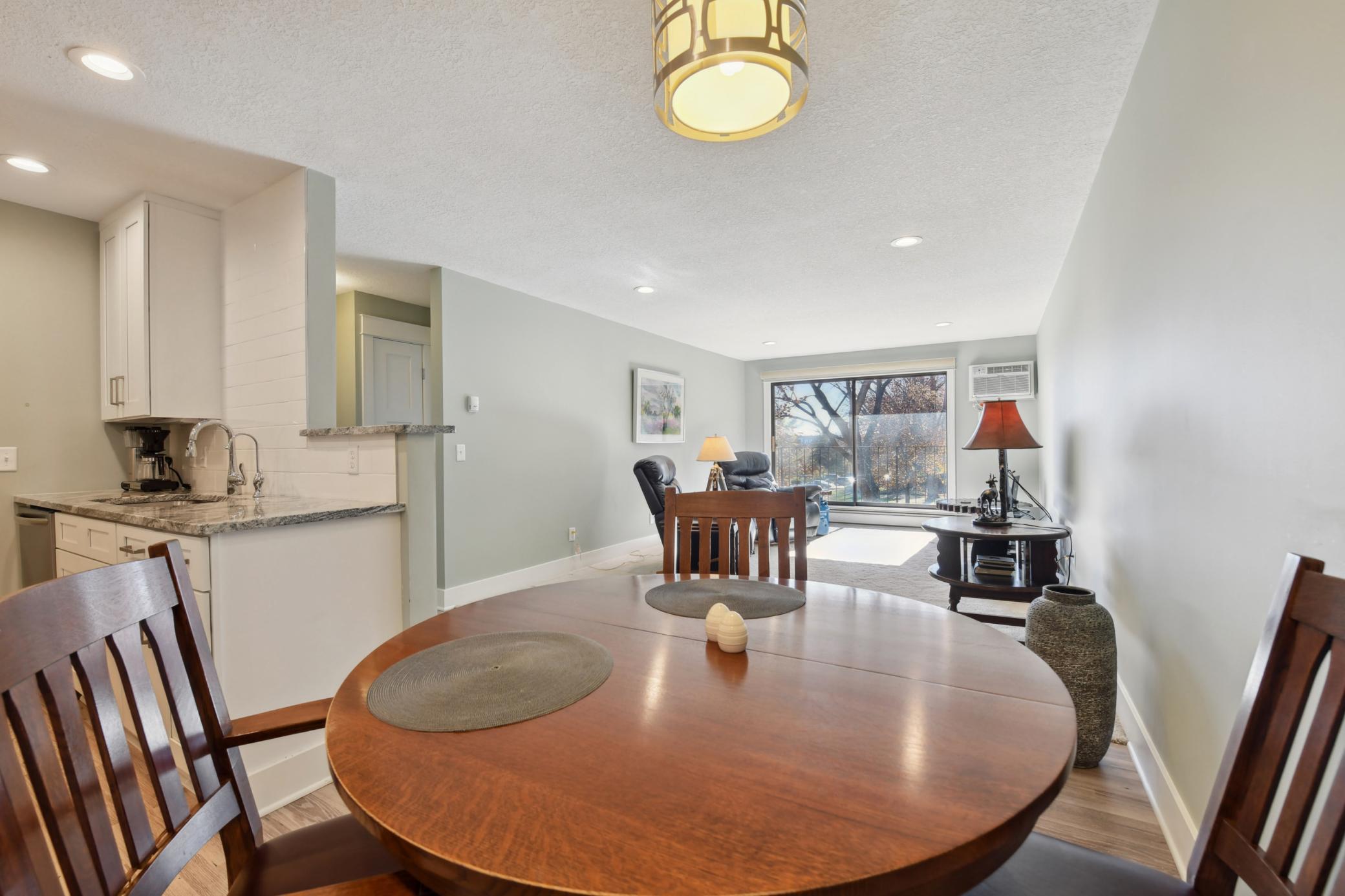 205 Barry Avenue S Unit: 210