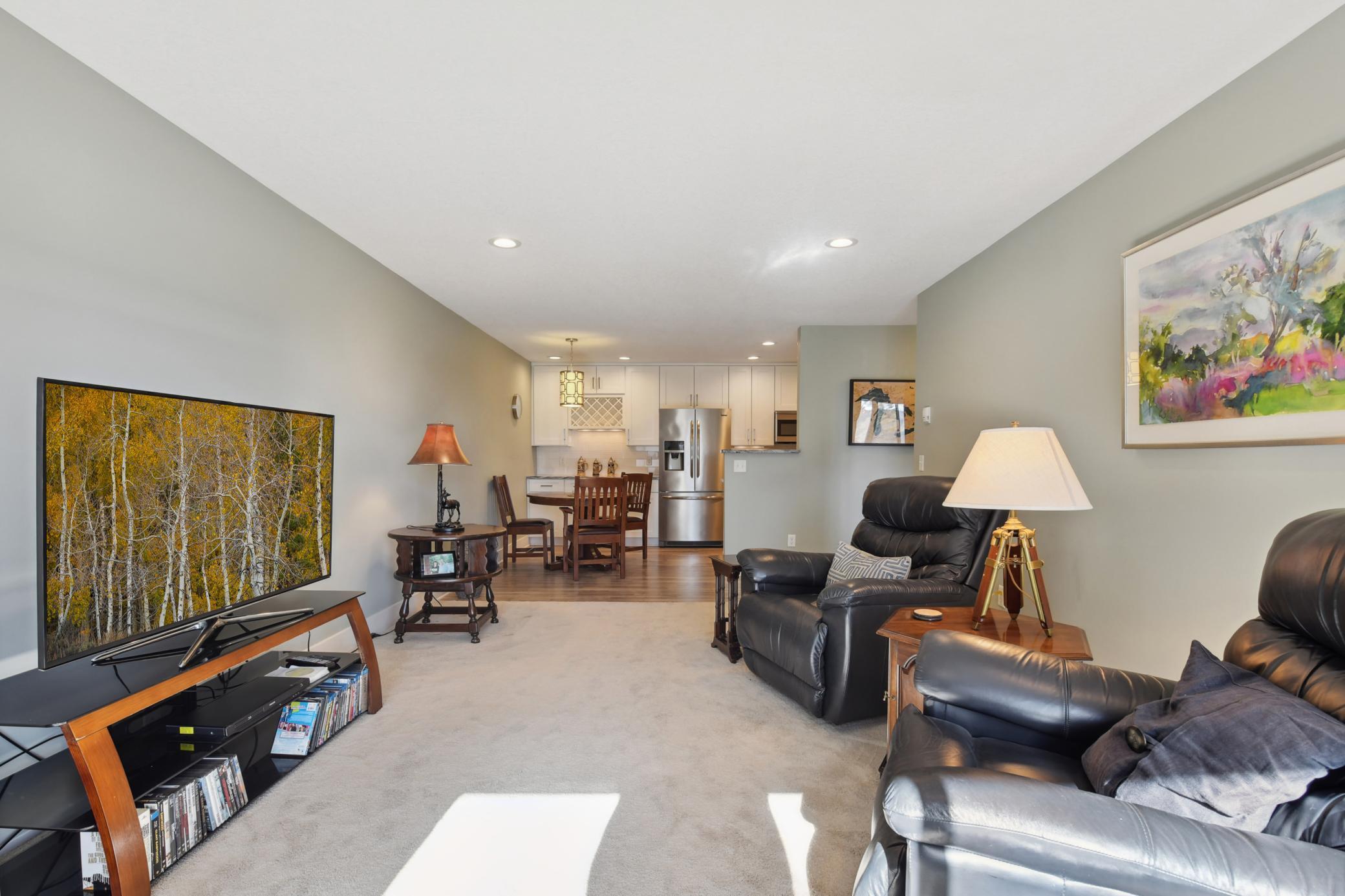 205 Barry Avenue S Unit: 210