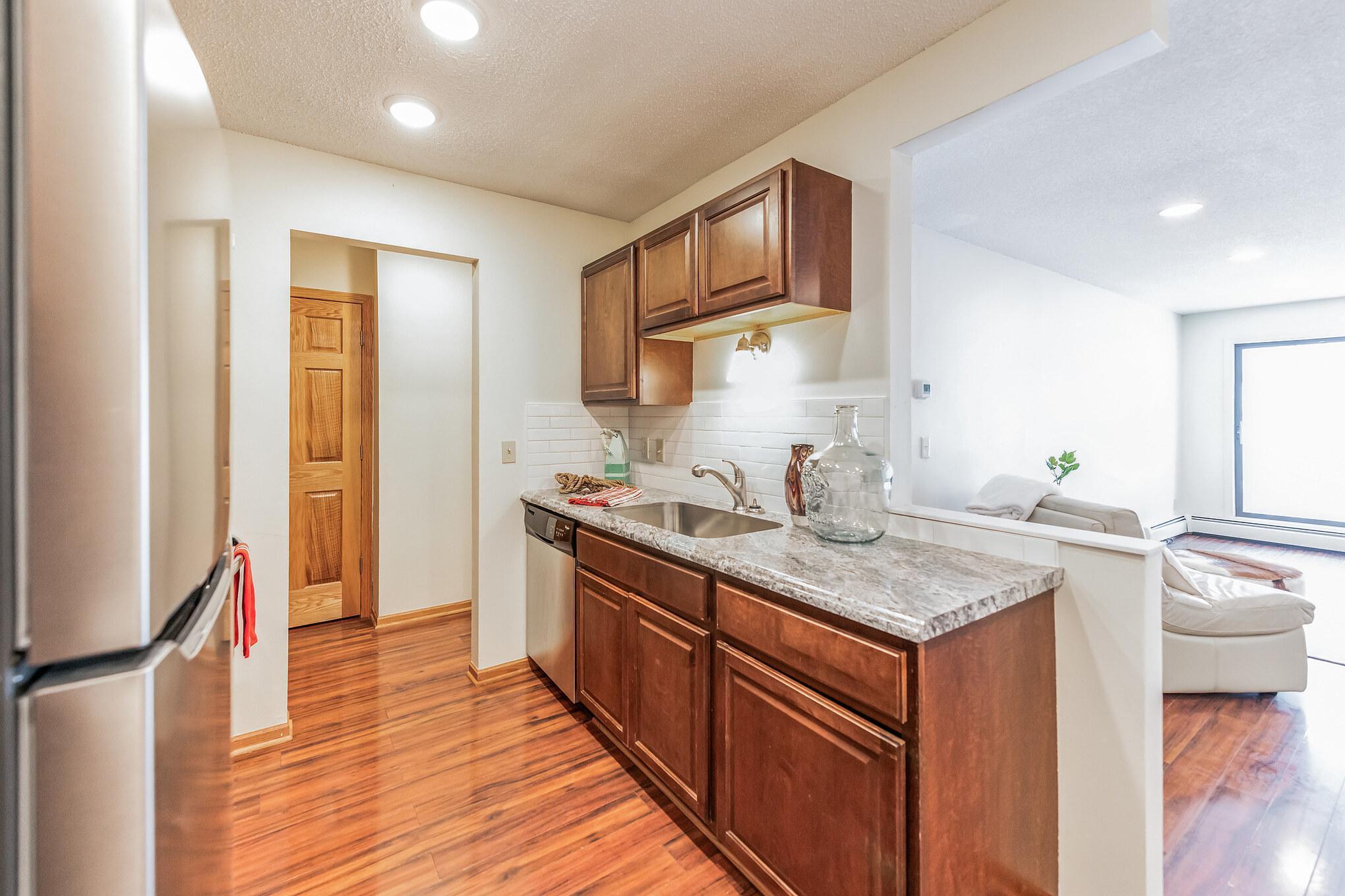 205 Barry Avenue S Unit: 113
