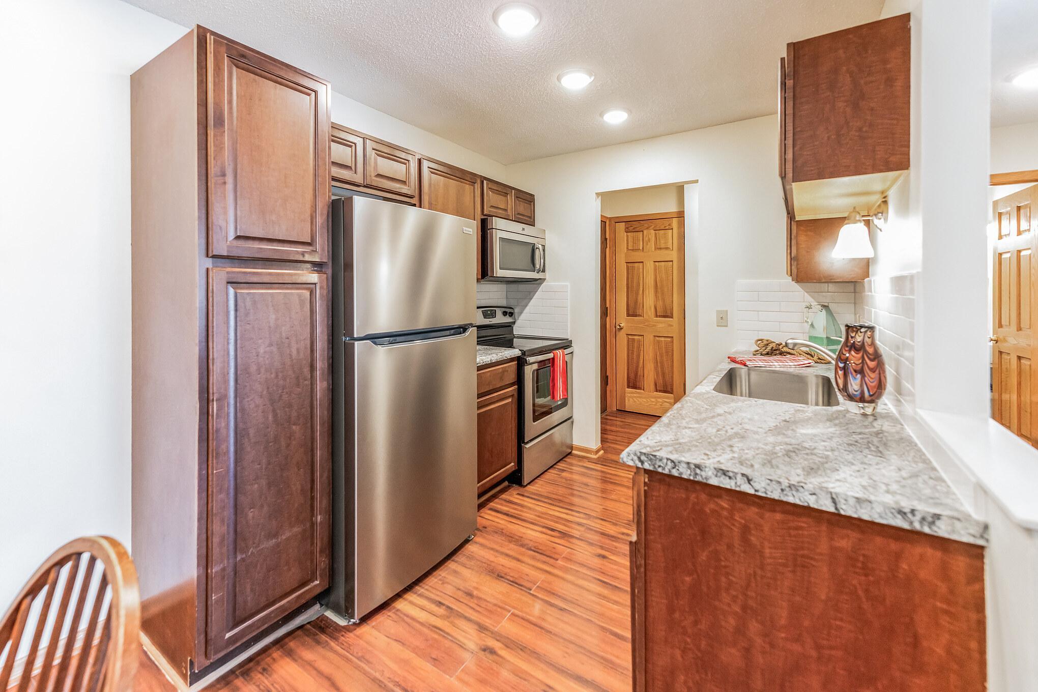 205 Barry Avenue S Unit: 113