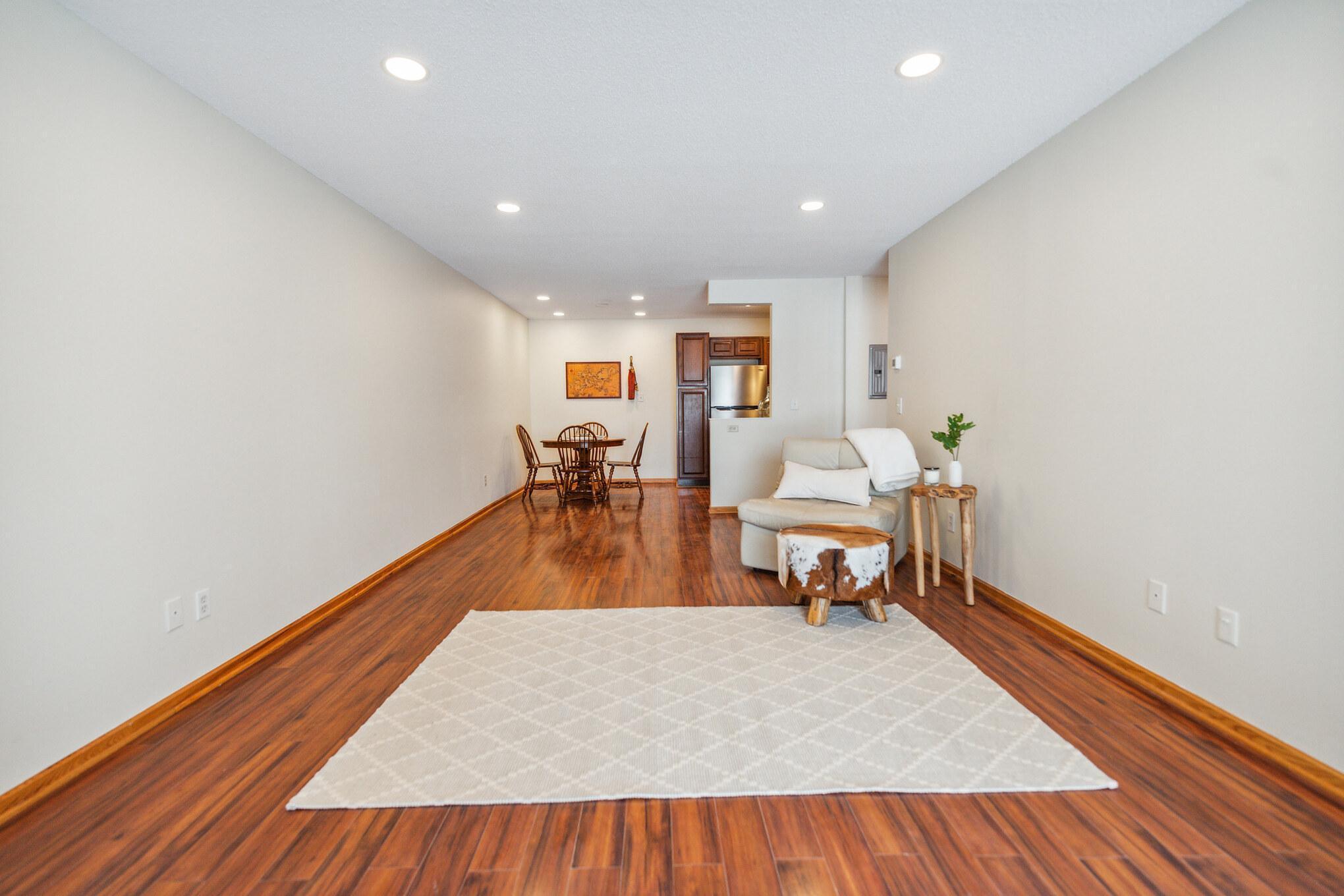 205 Barry Avenue S Unit: 113