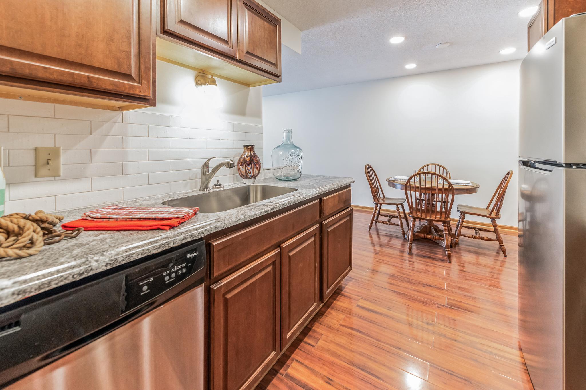 205 Barry Avenue S Unit: 113