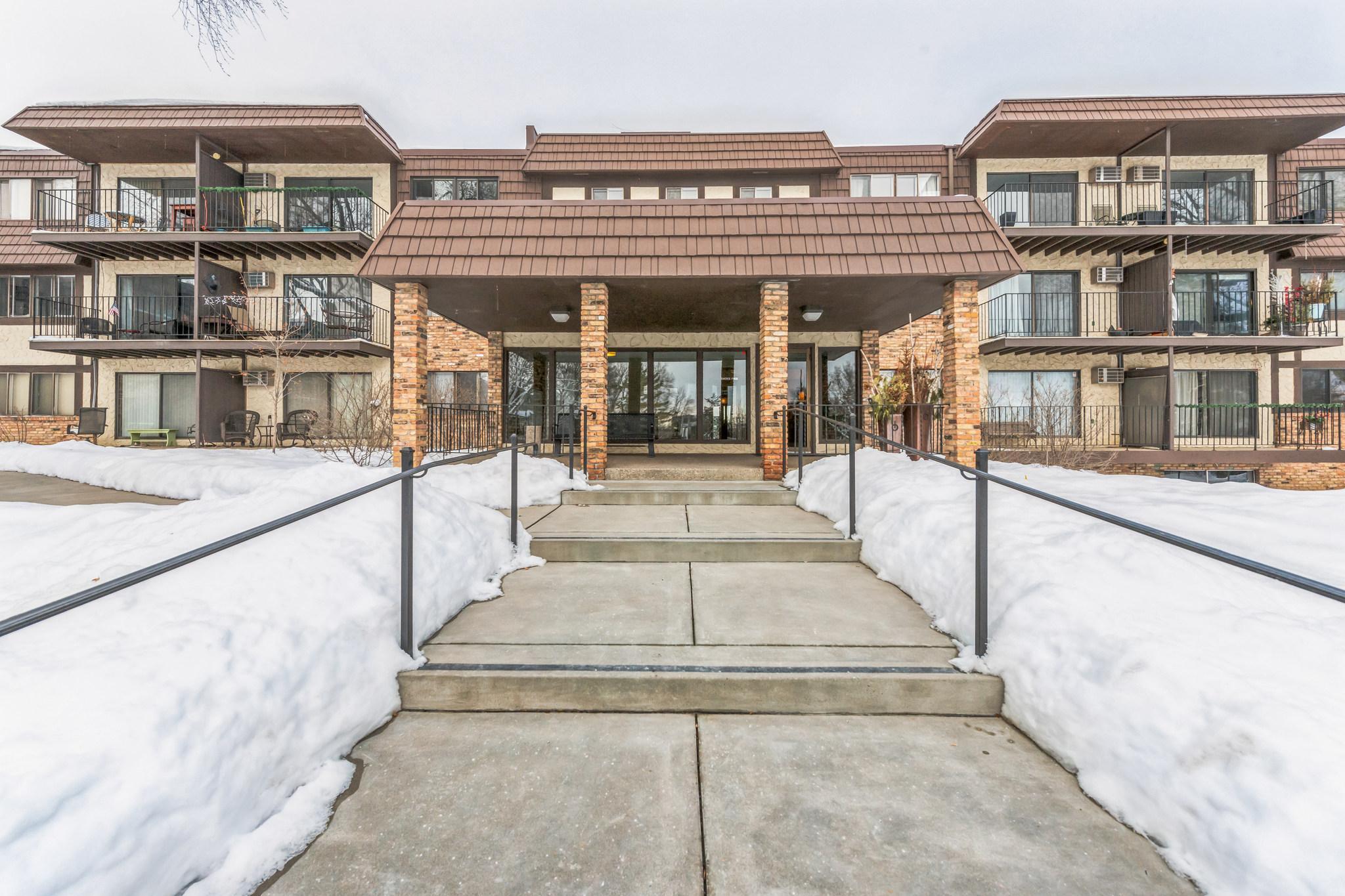 205 Barry Avenue S Unit: 113