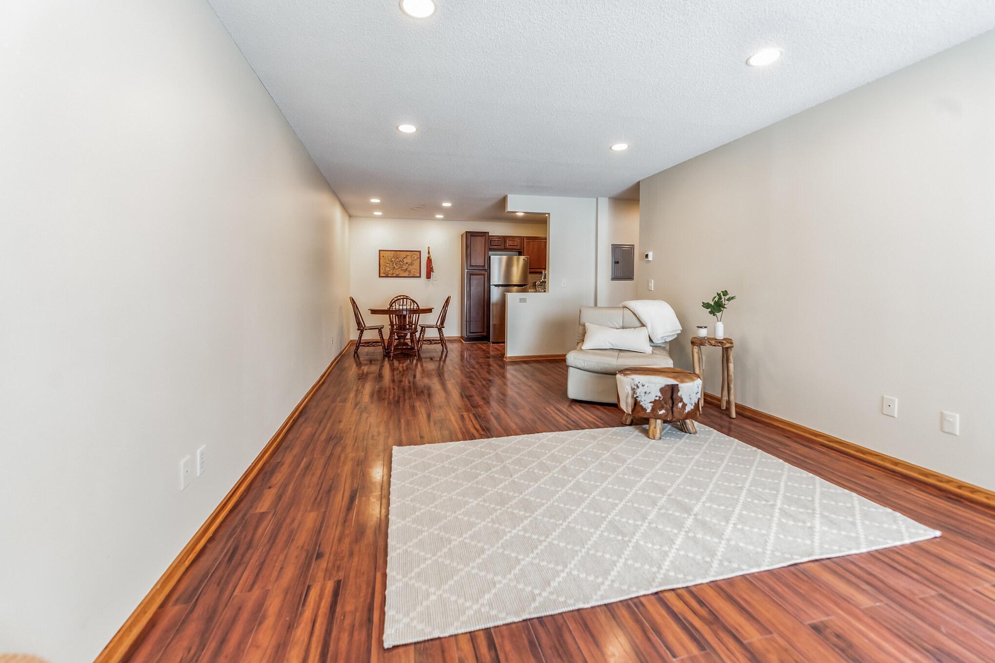 205 Barry Avenue S Unit: 113