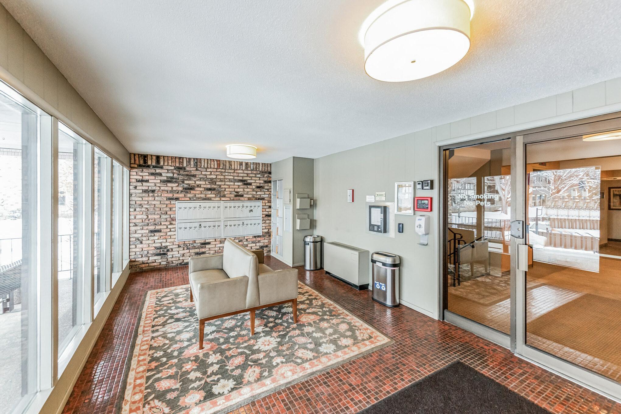 205 Barry Avenue S Unit: 113