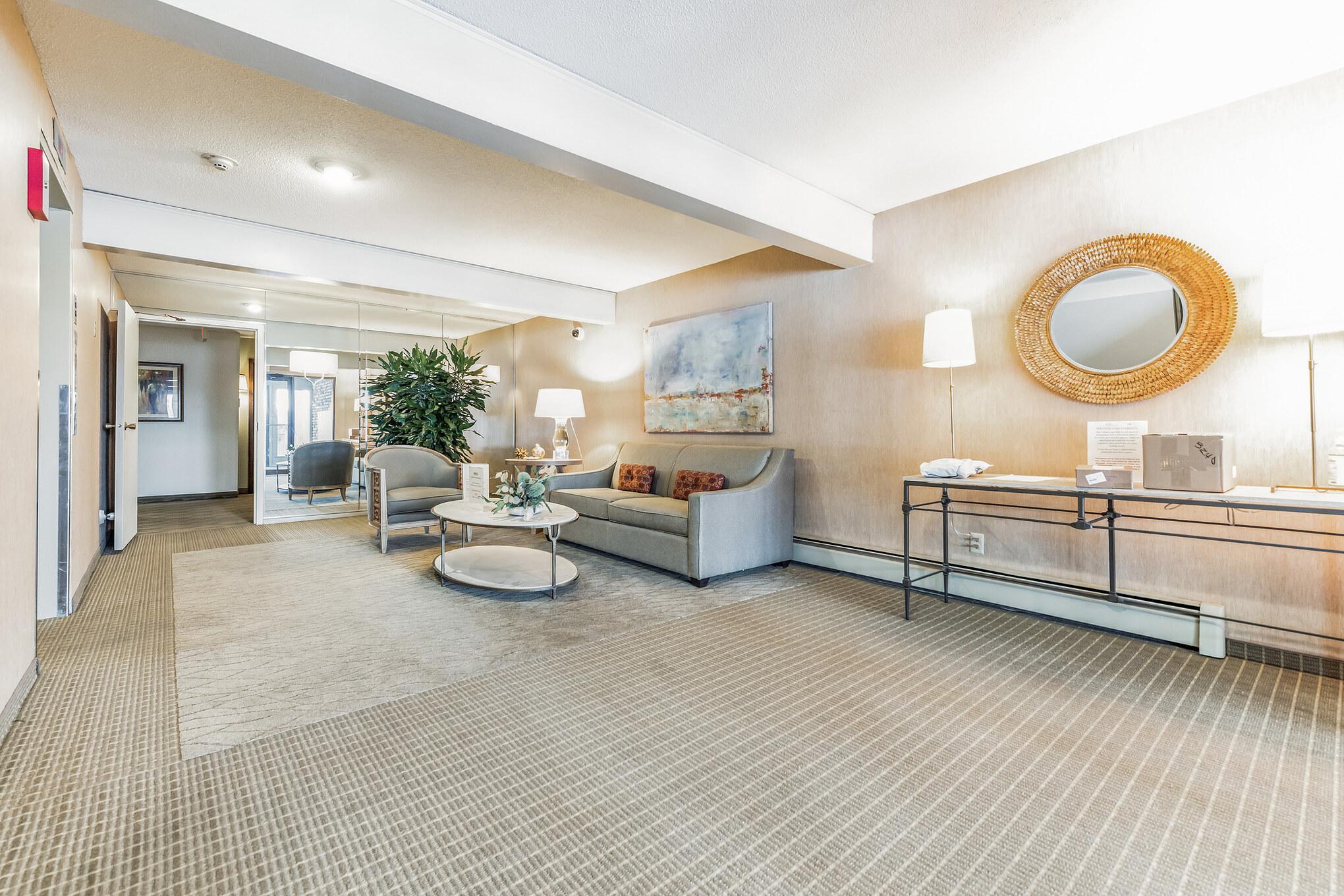 205 Barry Avenue S Unit: 113