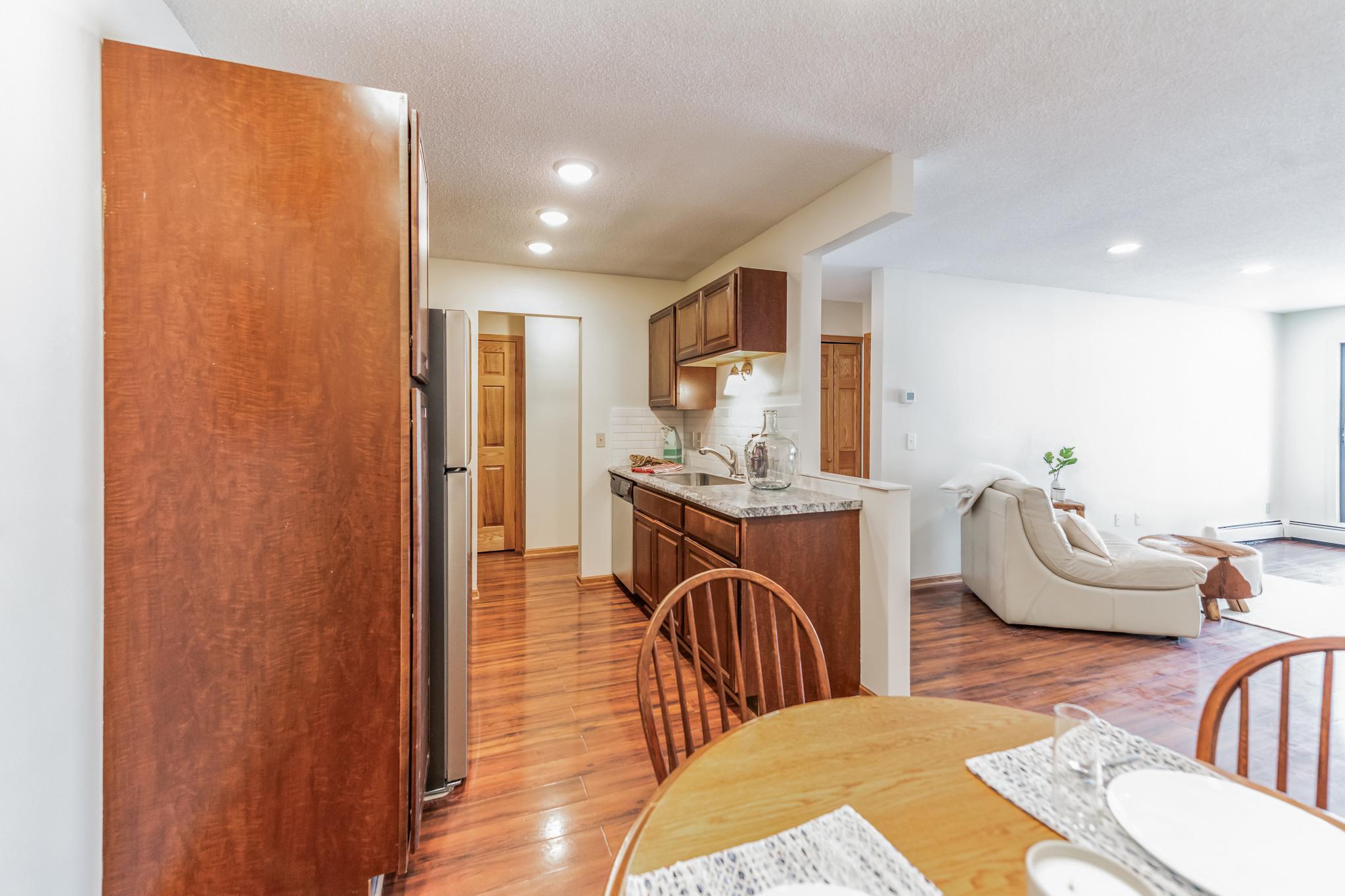 205 Barry Avenue S Unit: 113