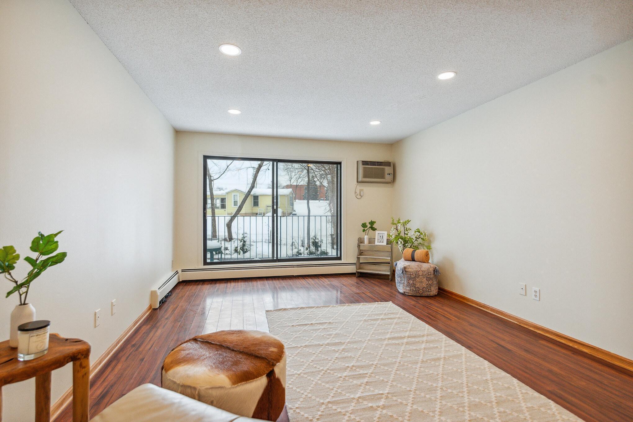 205 Barry Avenue S Unit: 113