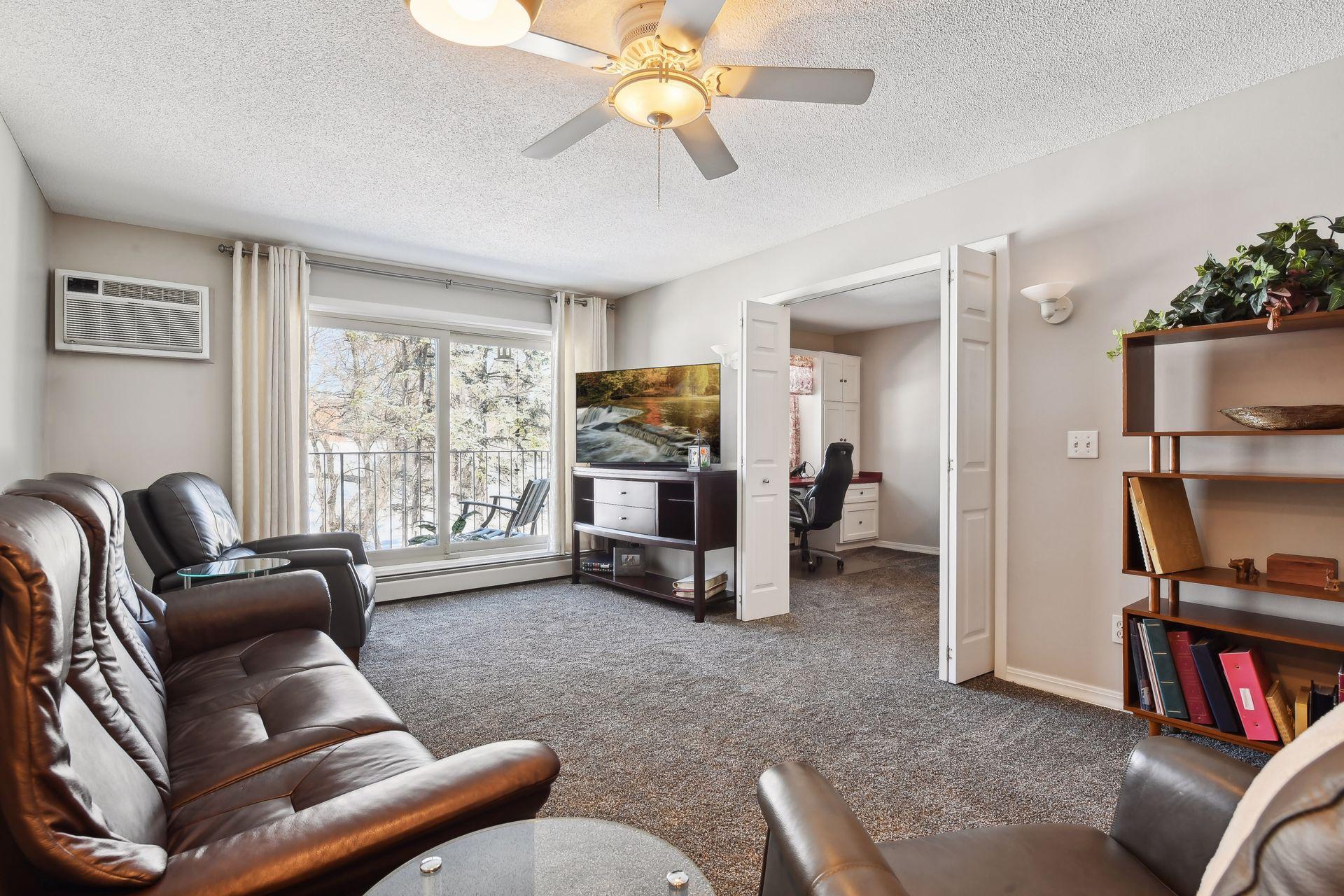205 Barry Avenue S Unit: 217