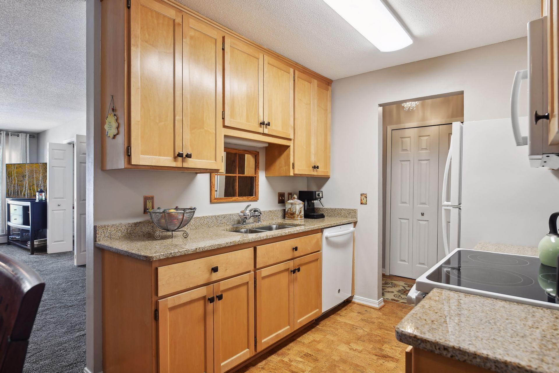 205 Barry Avenue S Unit: 217