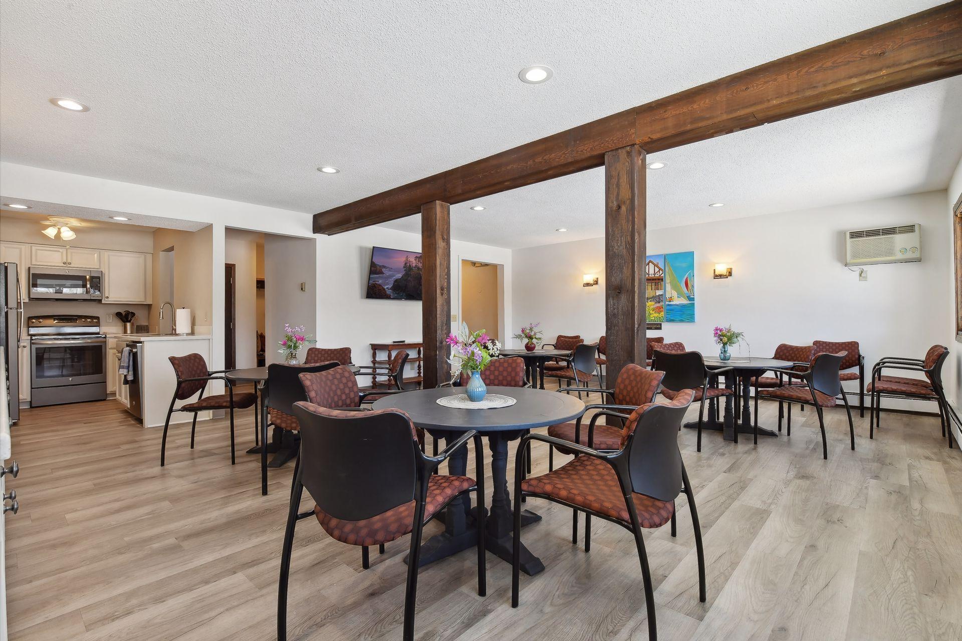 205 Barry Avenue S Unit: 217