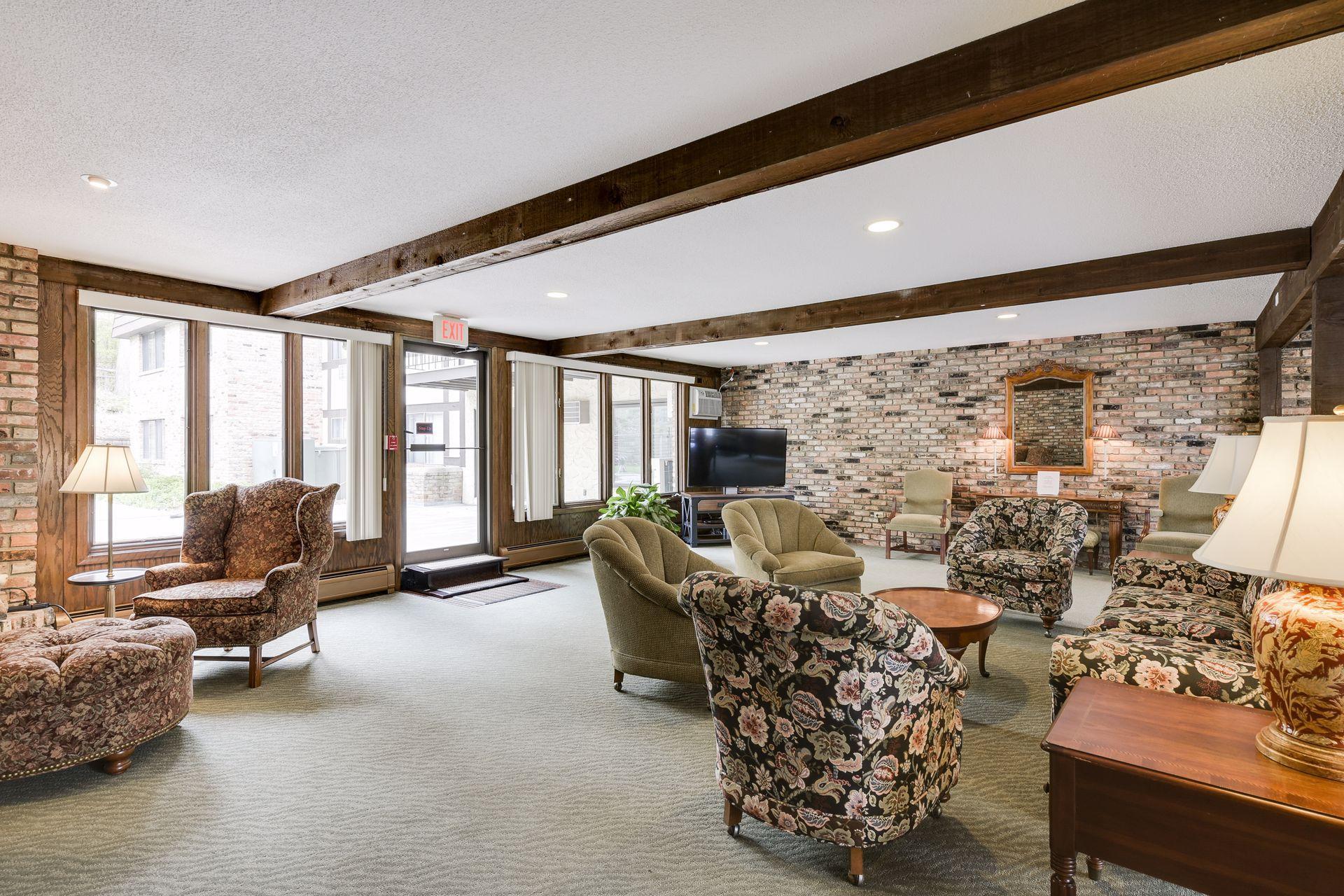 205 Barry Avenue S Unit: 217