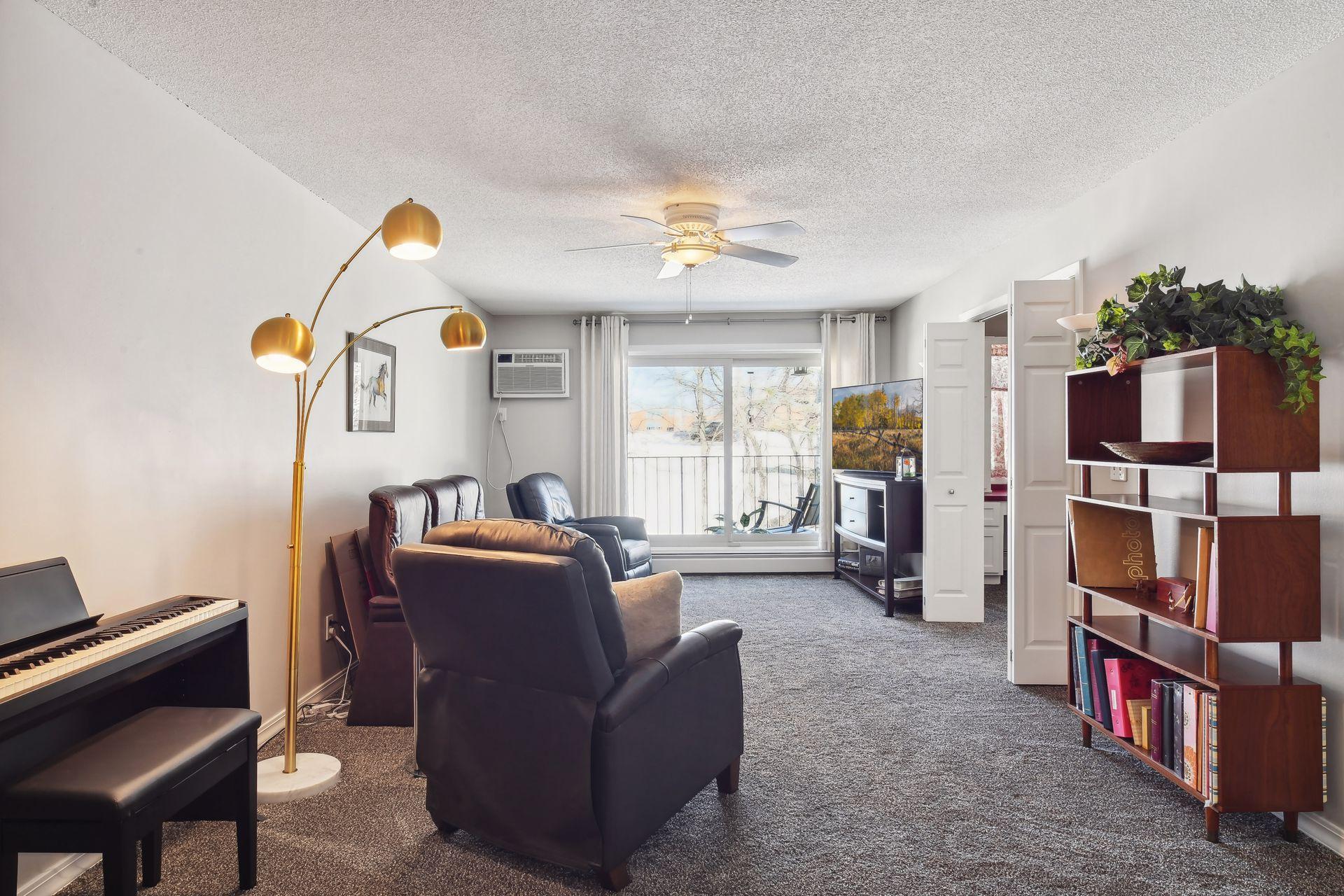 205 Barry Avenue S Unit: 217