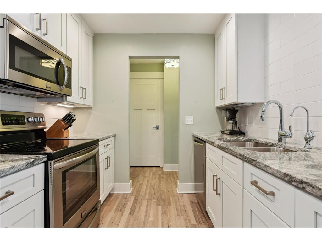 205 Barry Avenue S Unit: 210