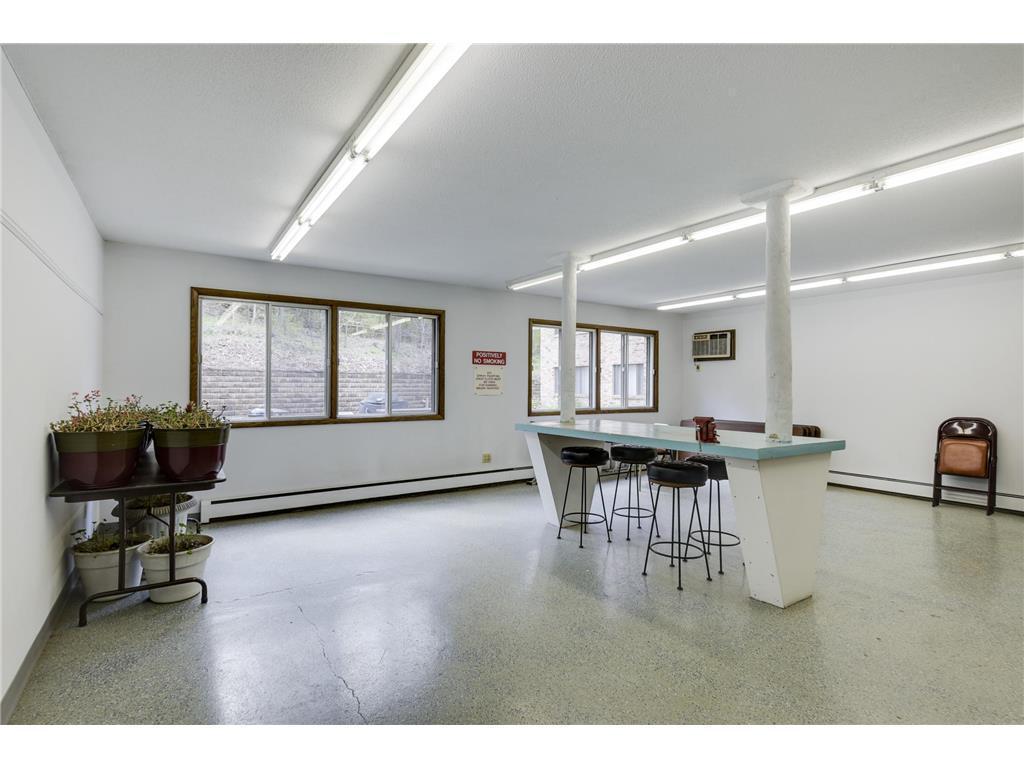 205 Barry Avenue S Unit: 210