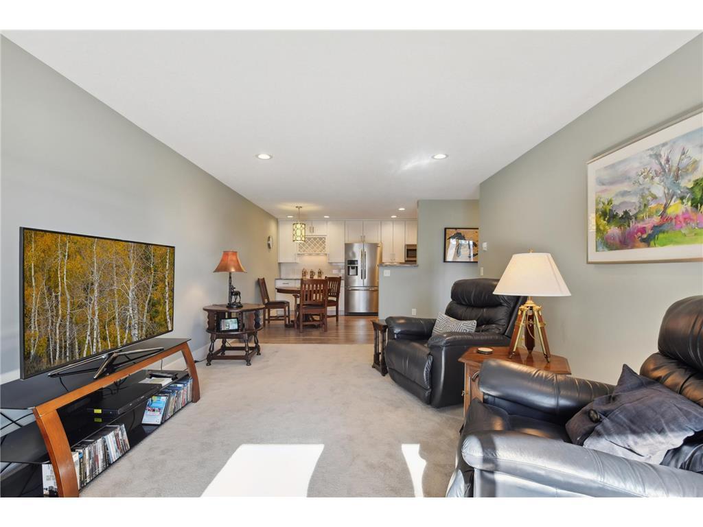 205 Barry Avenue S Unit: 210