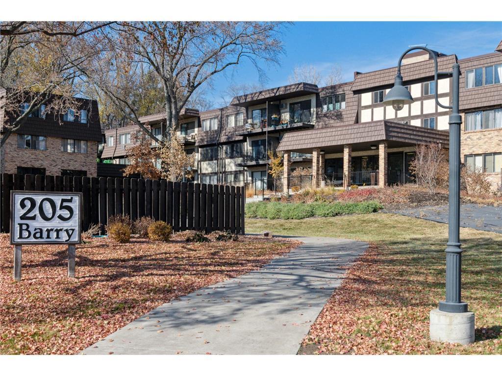 205 Barry Avenue S Unit: 210