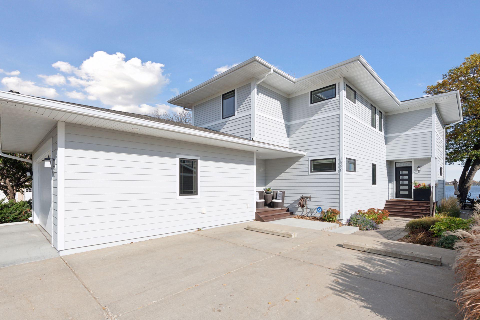 1990 Shadywood Road