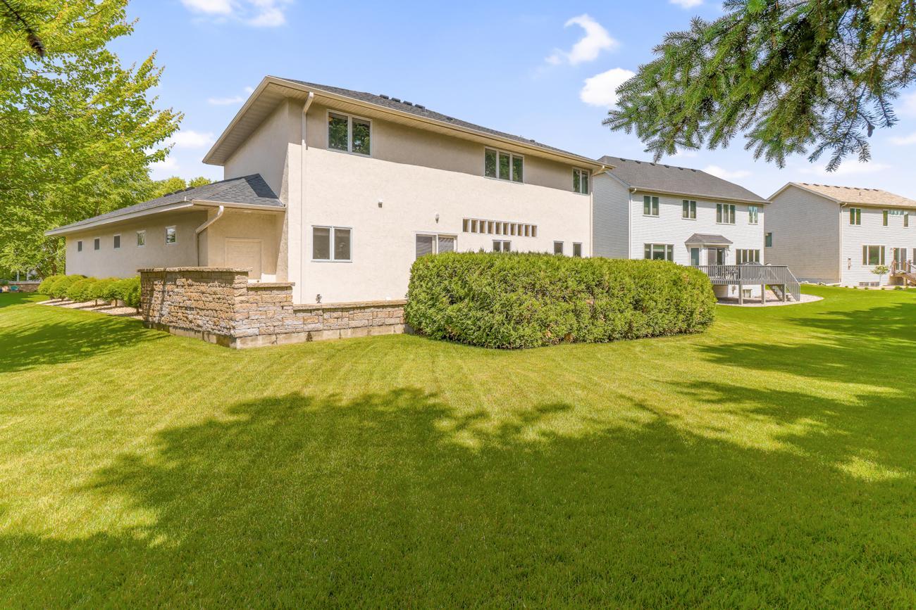 10535 Forestview Circle N