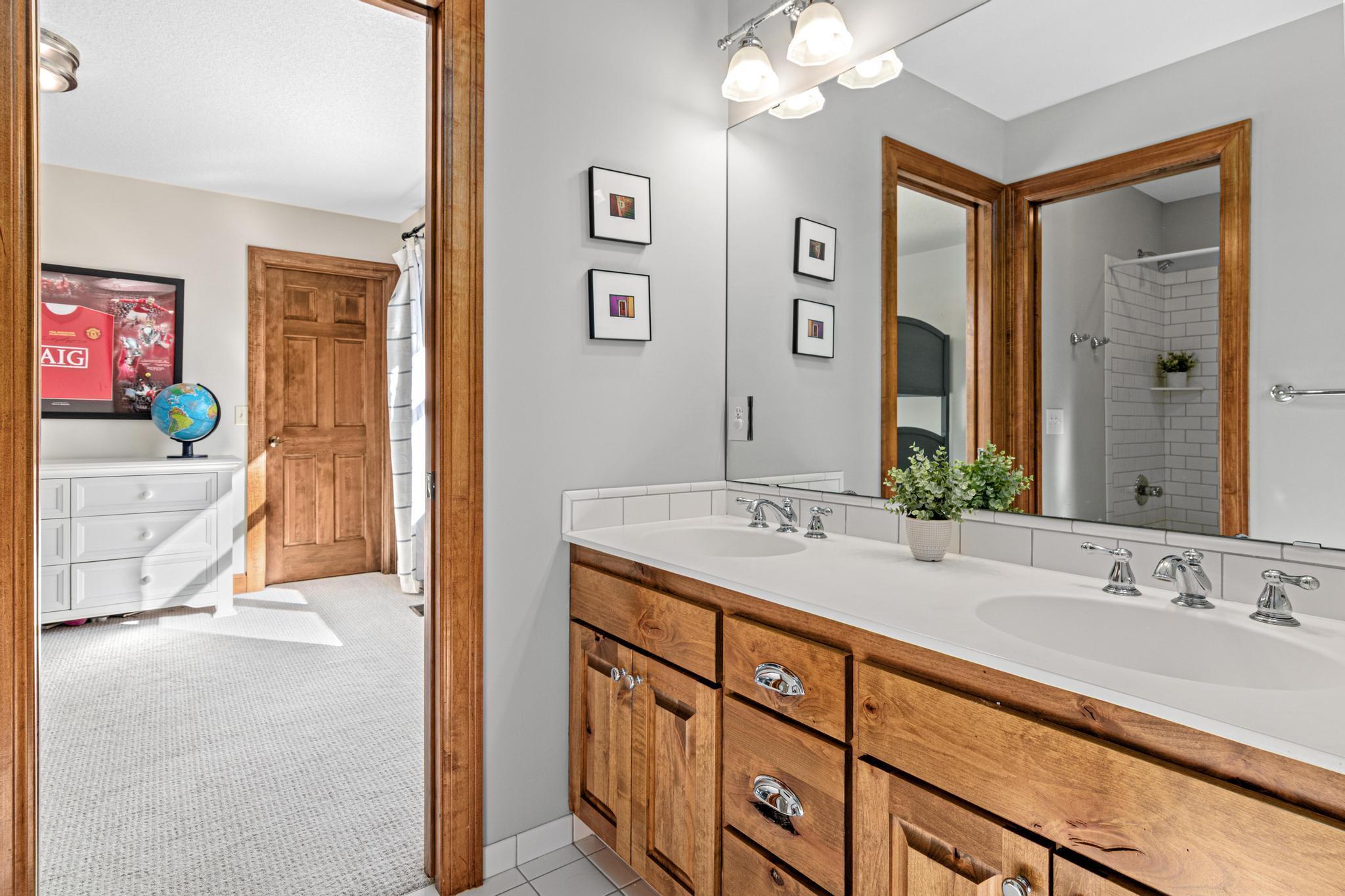 2340 Glendale Cove Lane
