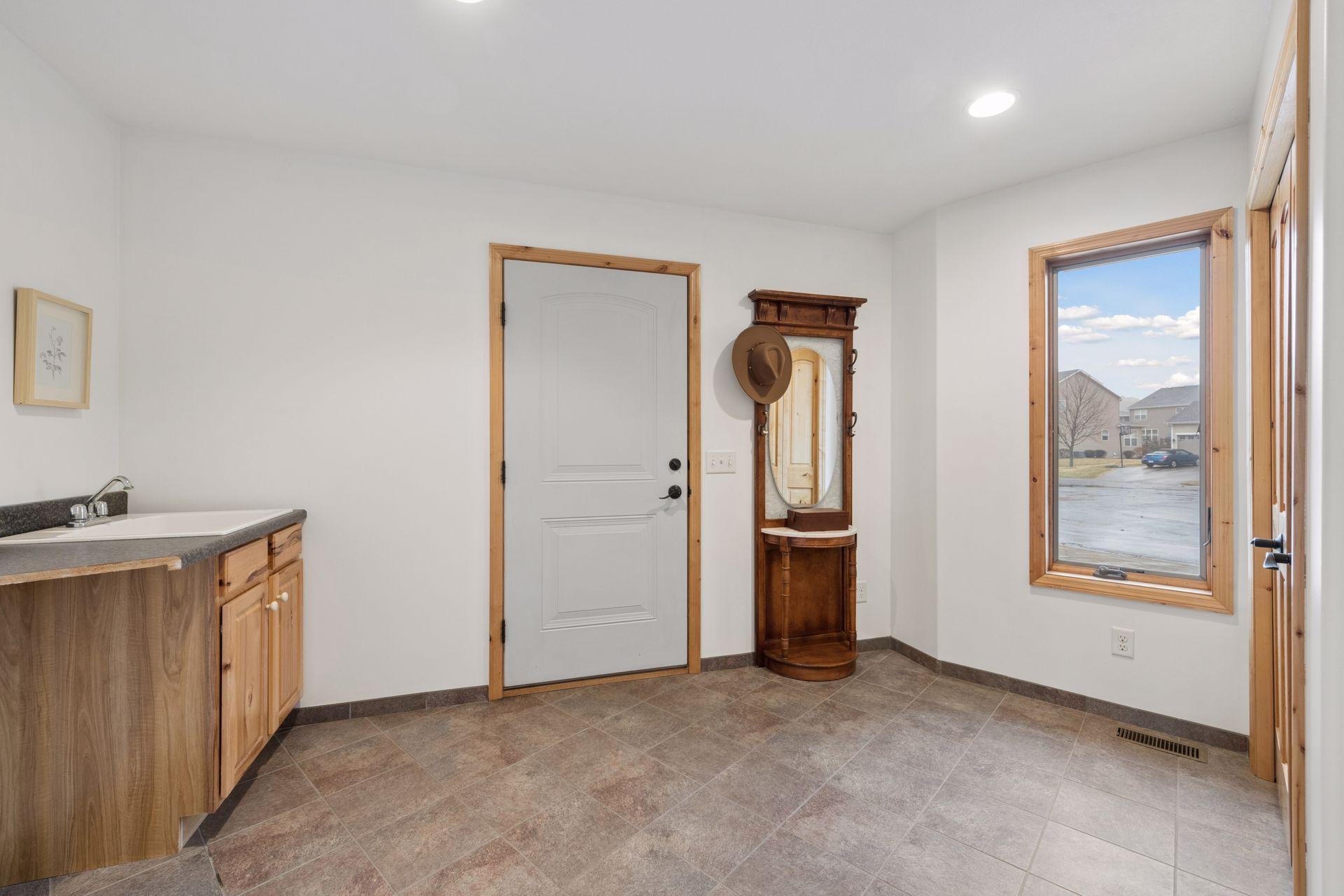 869 Yellowstone Trail