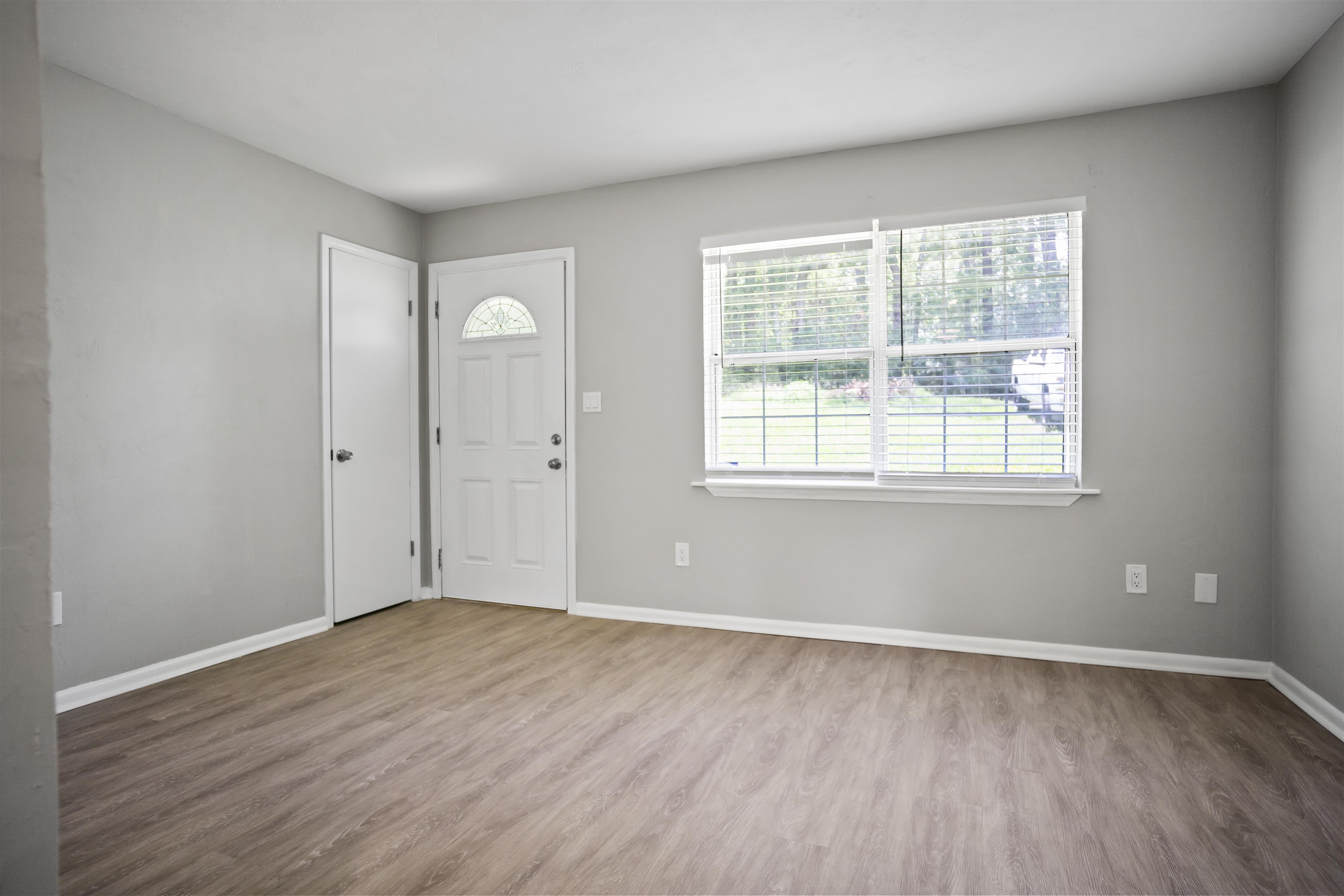 1587 Lonnie Road