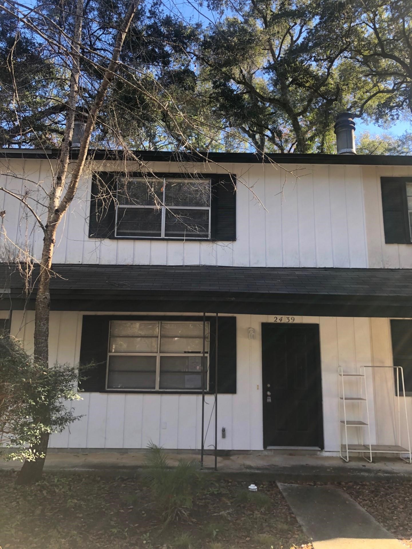 2439 Ramblewood Court