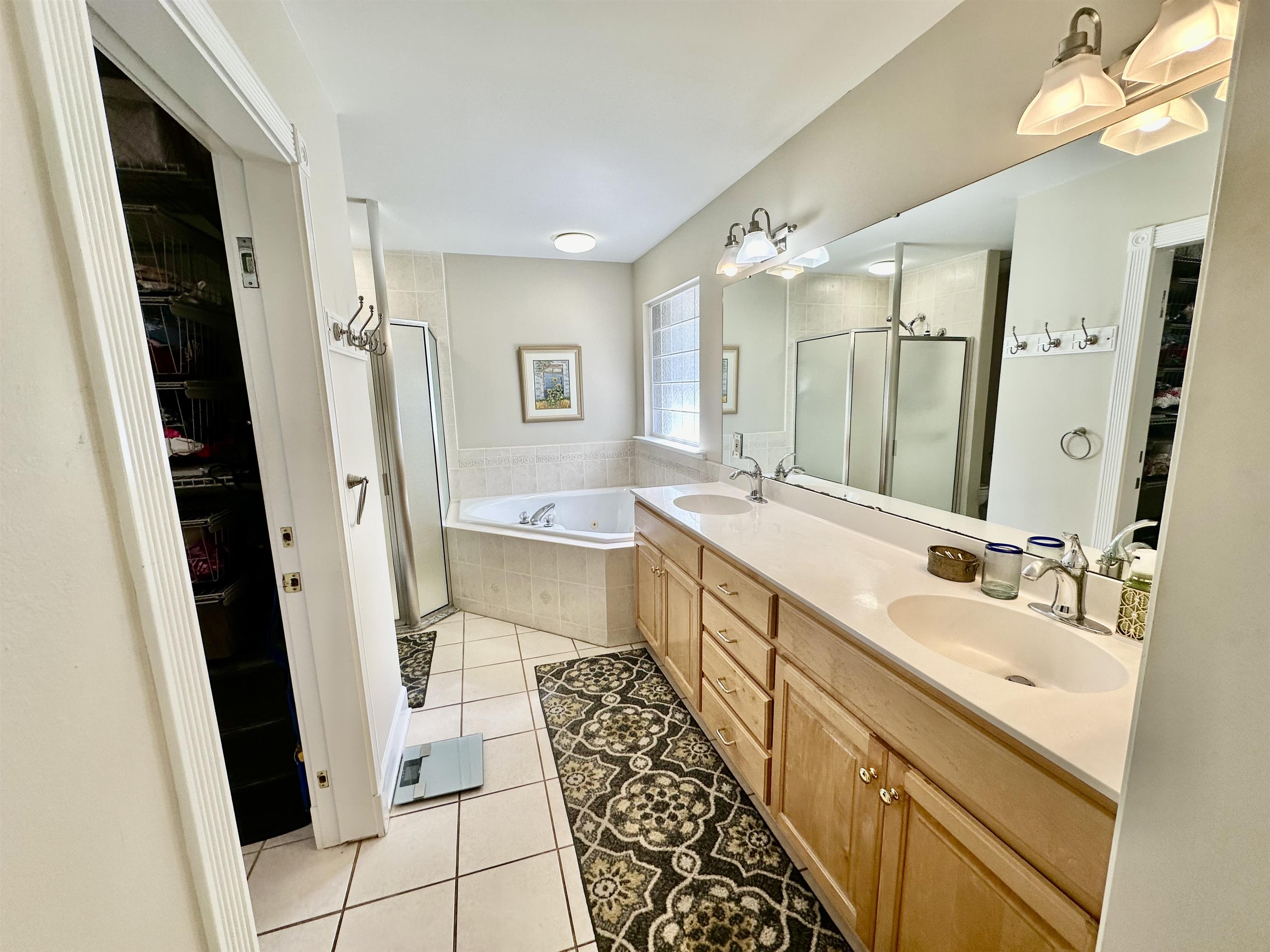 7433 Creekridge Circle