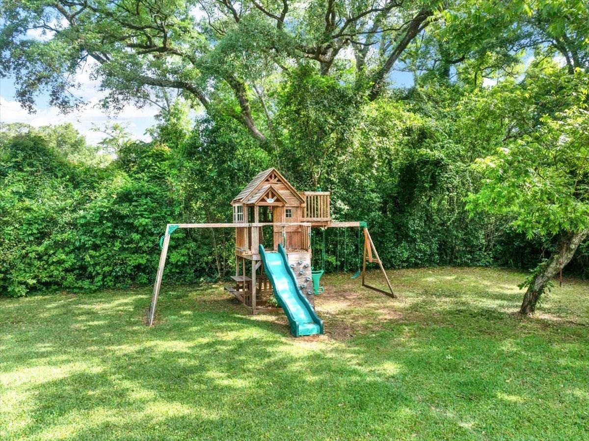 2122 Deerfield Drive
