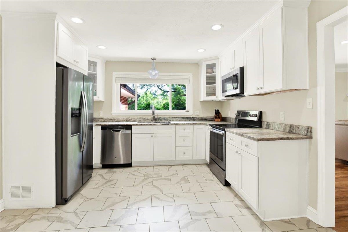 2122 Deerfield Drive