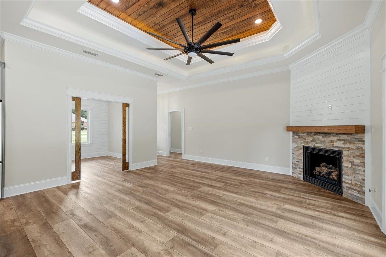 129 S White Oak Drive