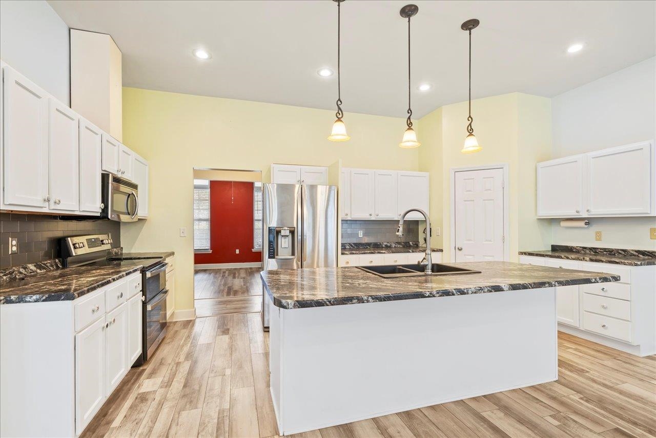 15290 High Hills Circle