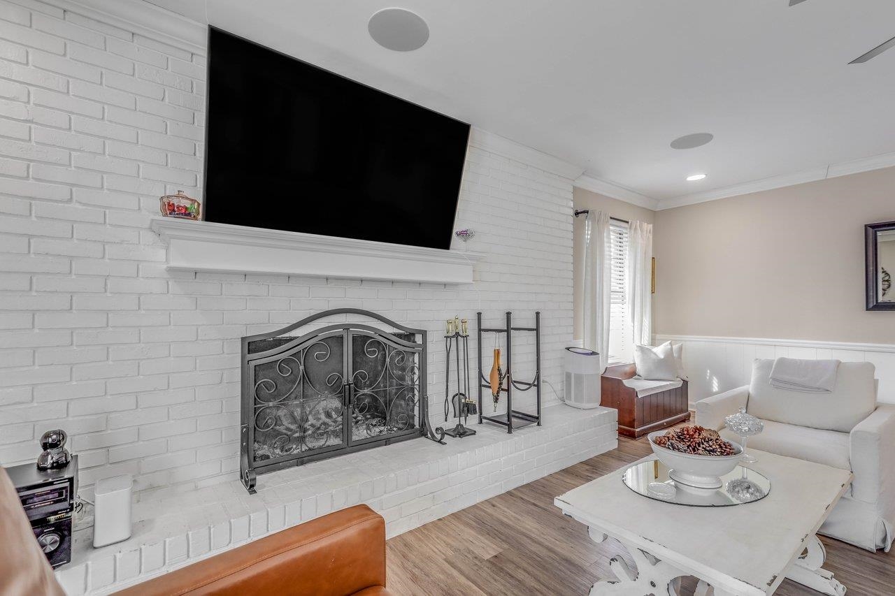 2304 Tour Eiffel Drive